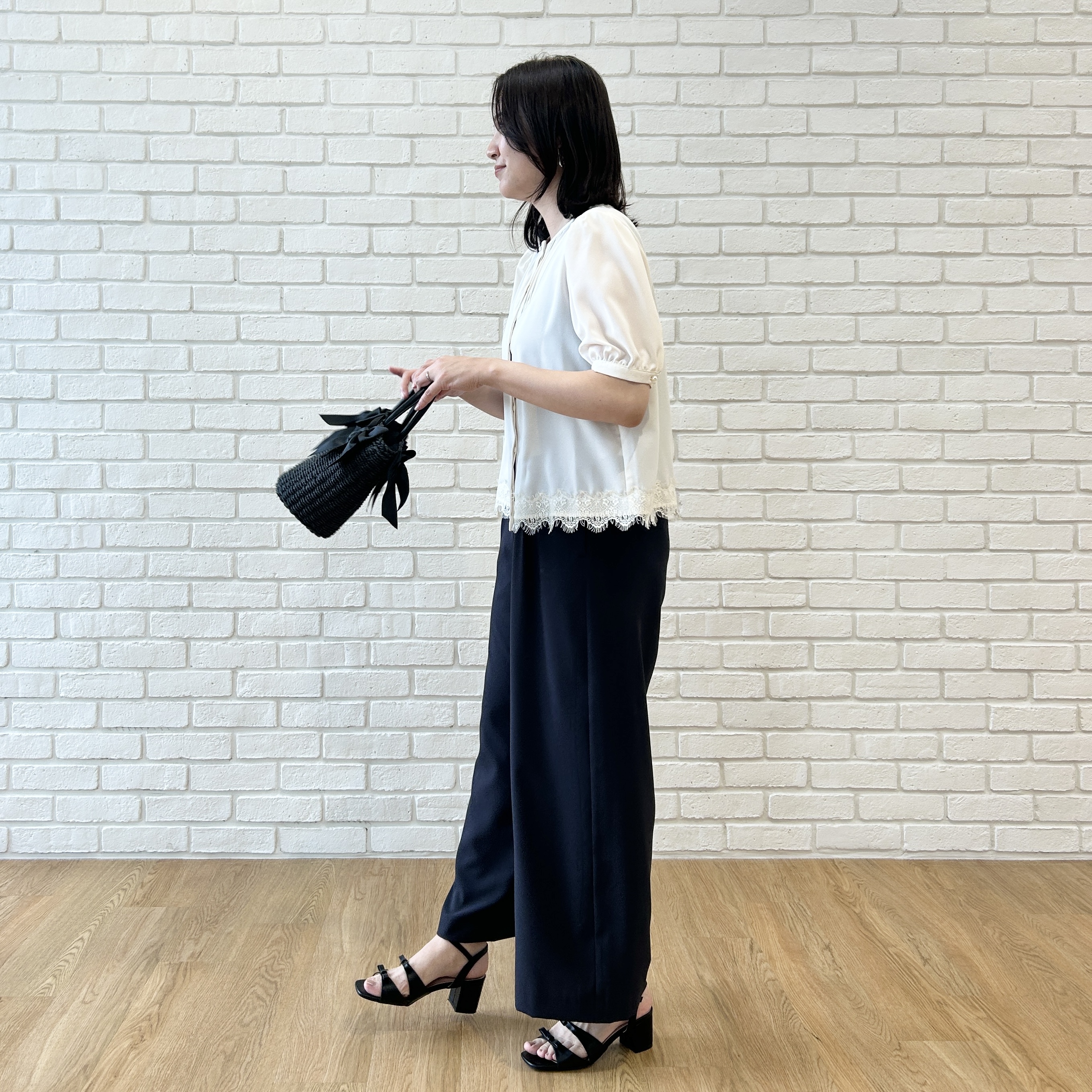 shinoさんの「Couture brooch｜【洗える】ピンタック 裾レース ブラウス」を使ったコーディネート