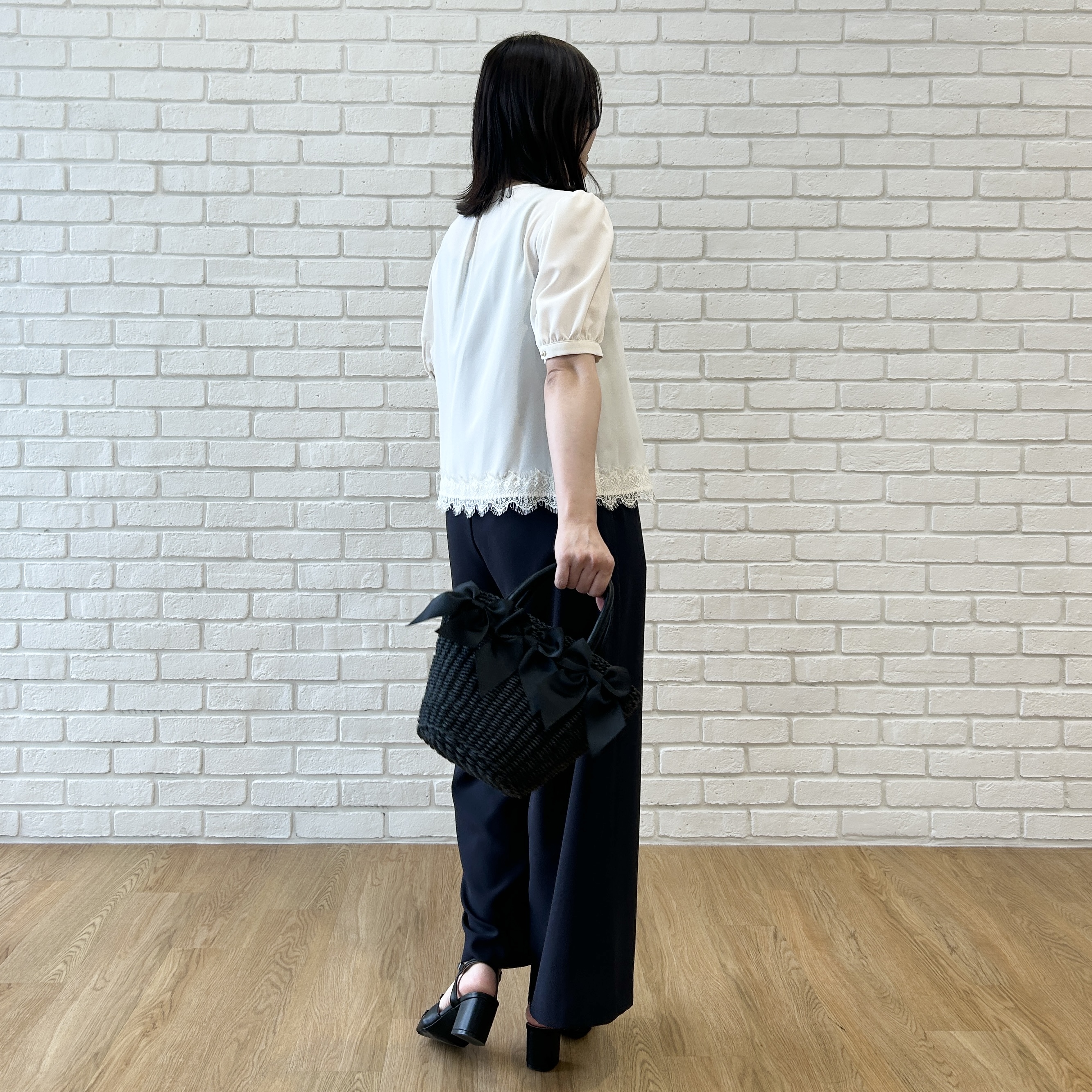 shinoさんの「Couture brooch｜【洗える】ピンタック 裾レース ブラウス」を使ったコーディネート