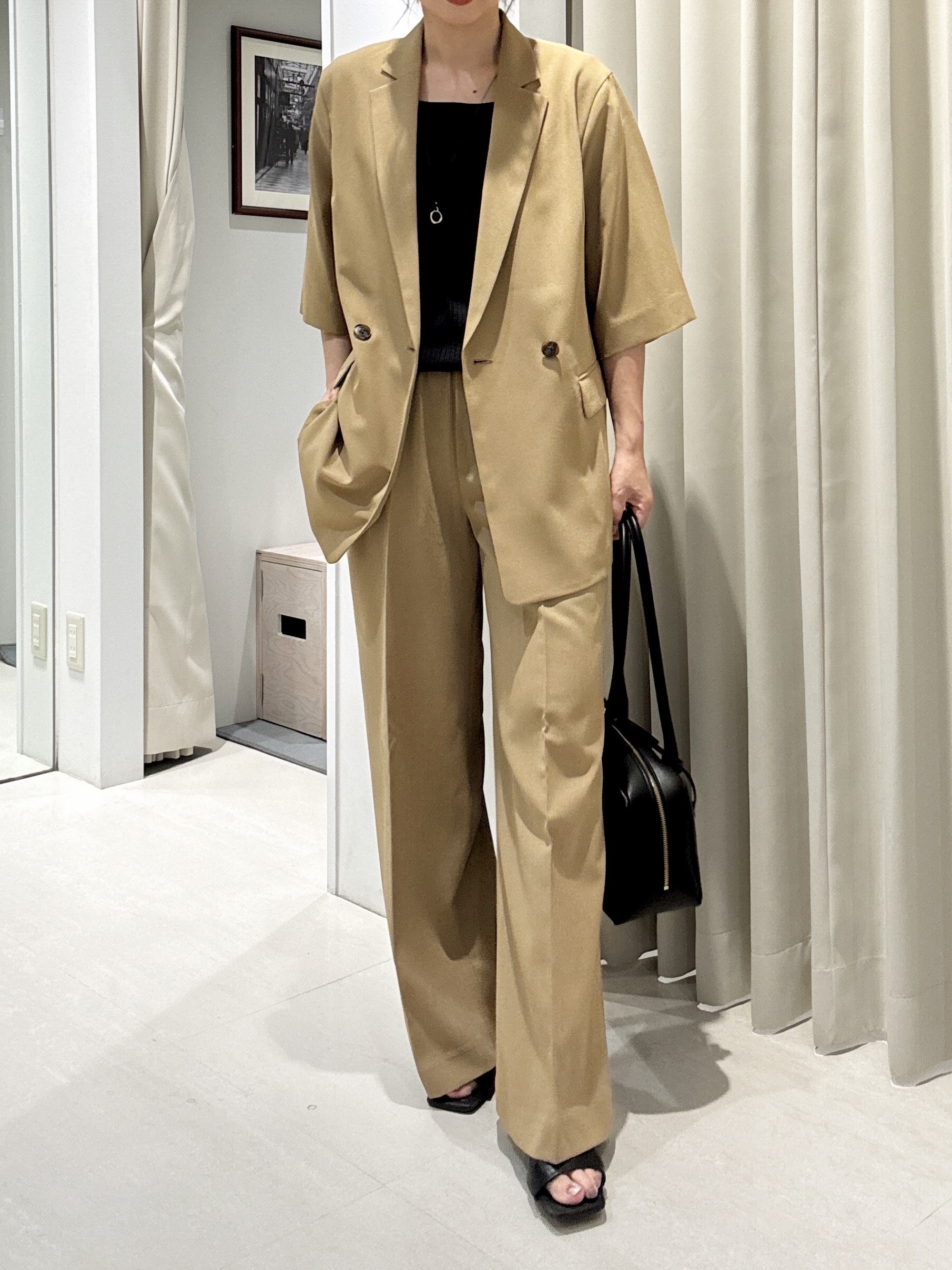 tomoさんの「UNTITLED｜【秋の通勤羽織/セットアップ可/UVカット】エアリークール半袖ジャケット」を使ったコーディネート