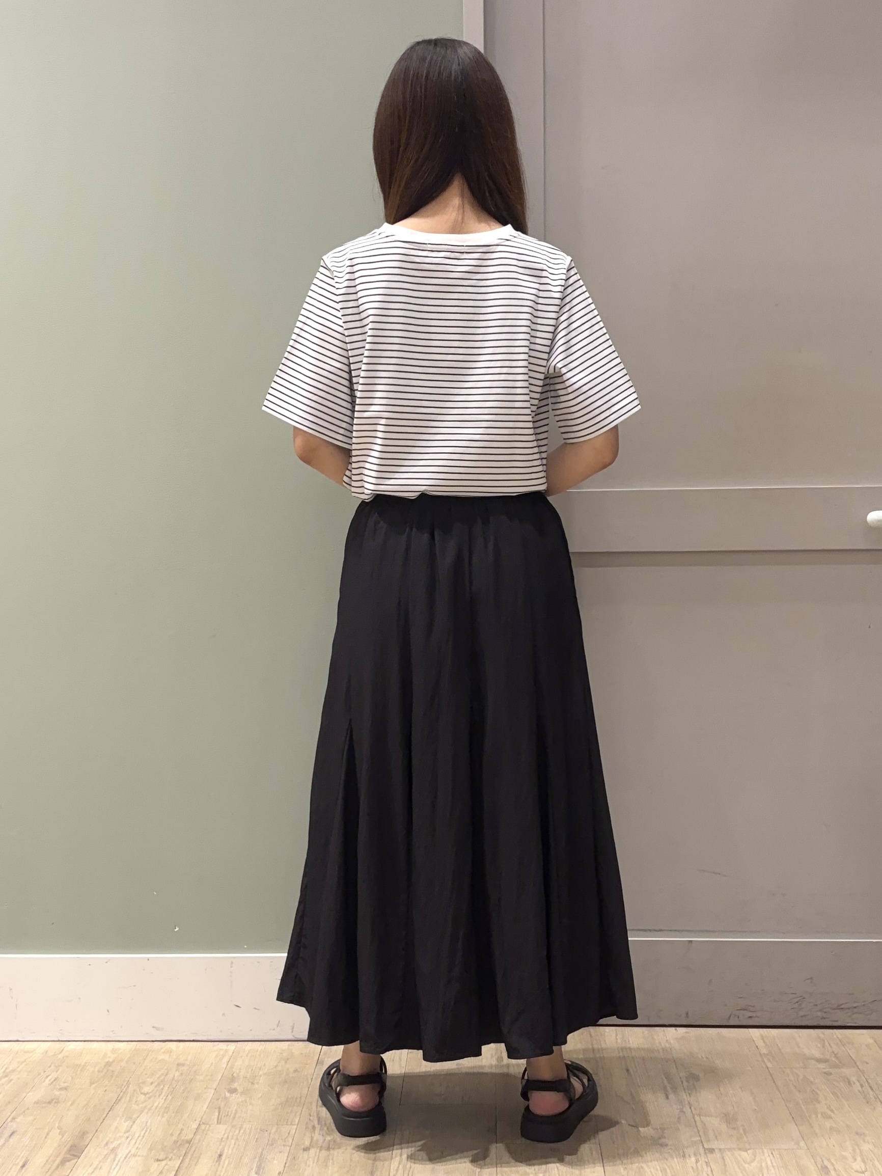 しばみさんの「grove｜【吸水速乾・UVカット・マシンウォッシャブル】ベーシックMIXロゴプリントT」を使ったコーディネート