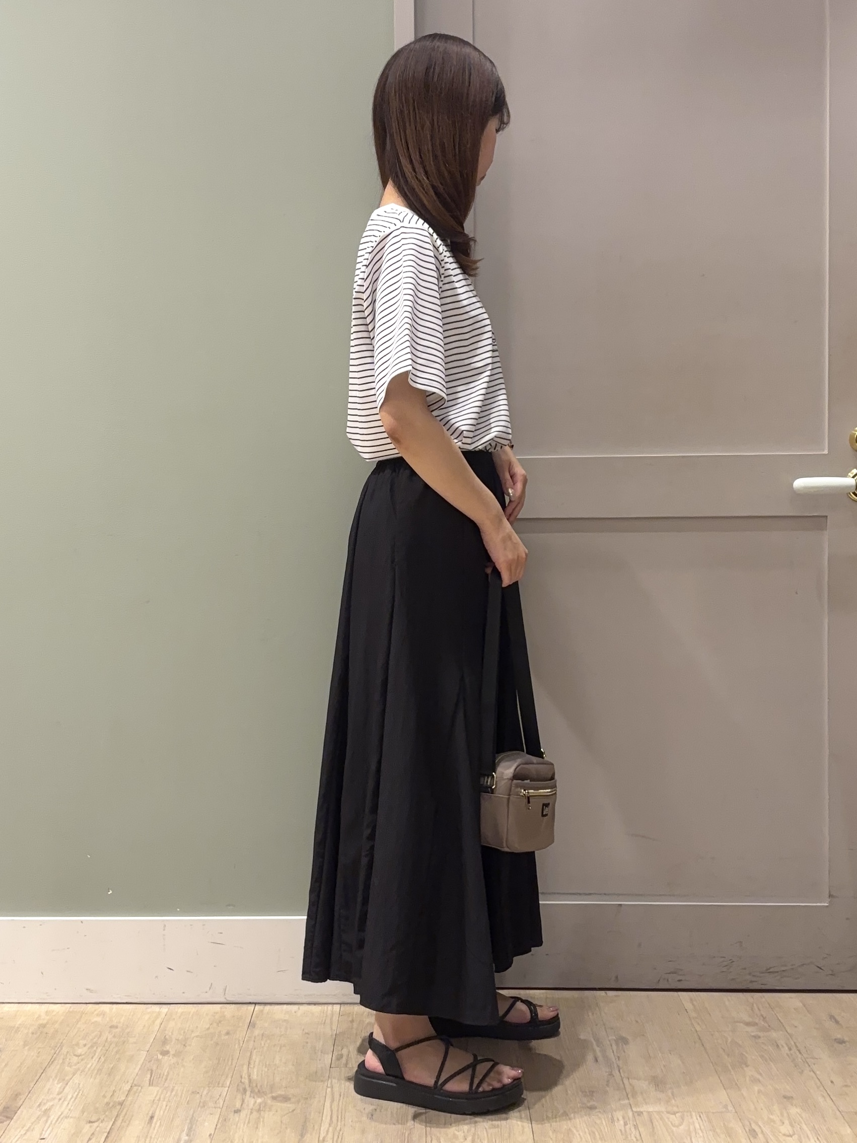 しばみさんの「grove｜【吸水速乾・UVカット・マシンウォッシャブル】ベーシックMIXロゴプリントT」を使ったコーディネート