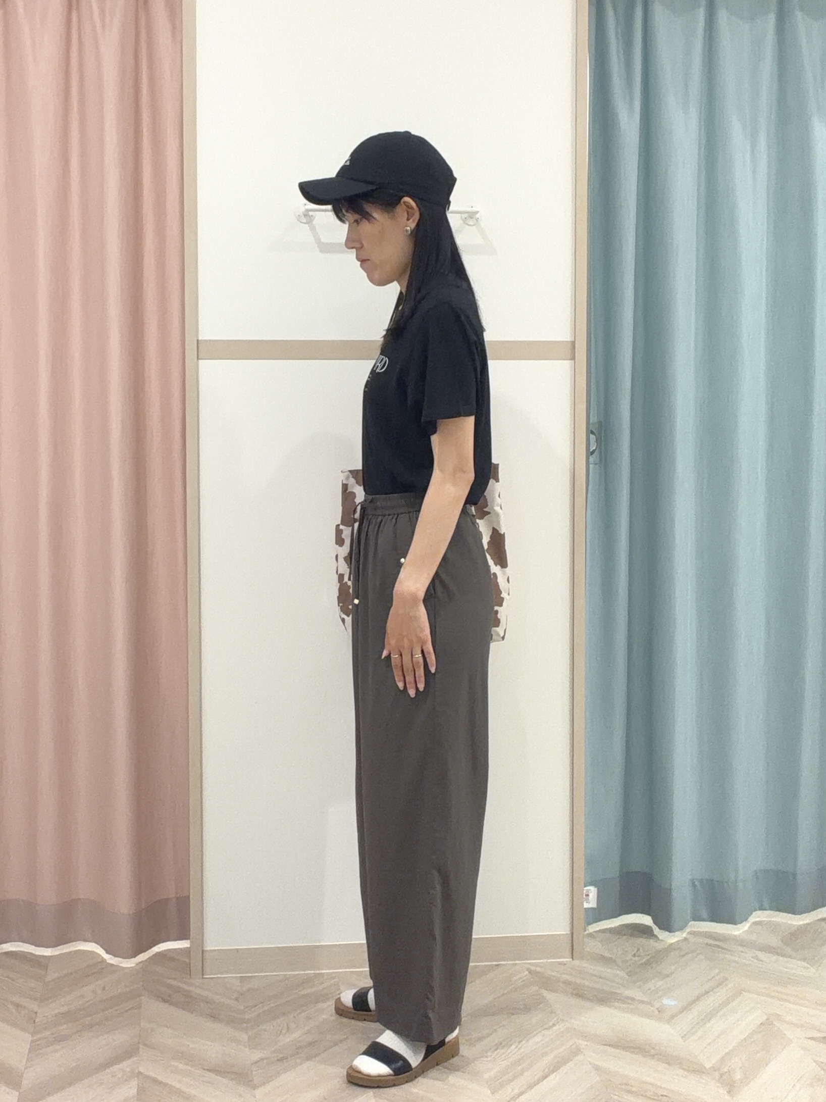 大西直穂さんの「SHOO･LA･RUE｜【S-LL/洗濯機可】大人のベーシックカラープリントTシャツ」を使ったコーディネート