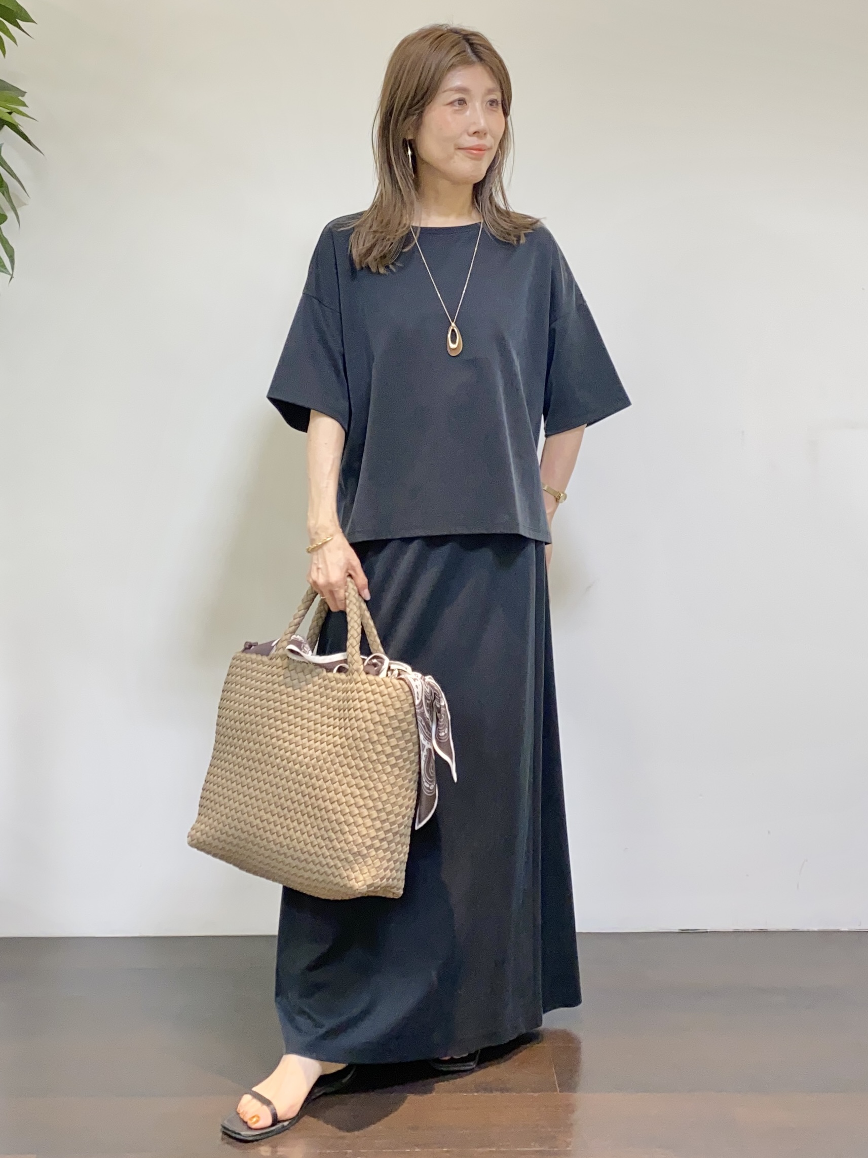 tomoさんの「UNTITLED｜【きれいめTシャツ/セットアップ可】ヴィンテージライクプルオーバー」を使ったコーディネート