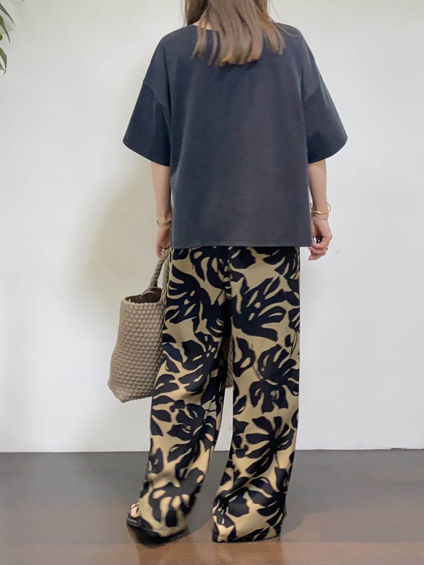 tomoさんの「UNTITLED｜【きれいめTシャツ/セットアップ可】ヴィンテージライクプルオーバー」を使ったコーディネート