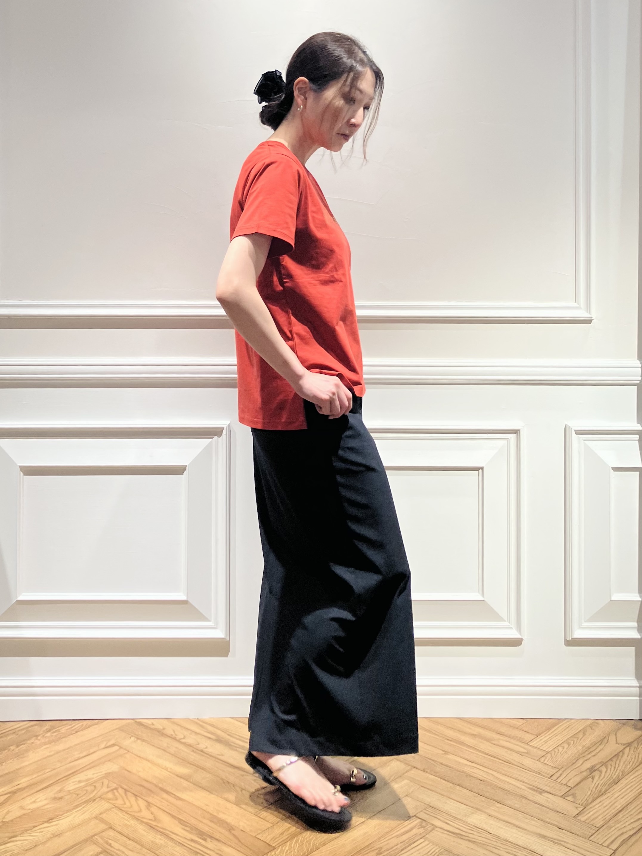 TSUKUIさんの「DRESSTERIOR｜箔プリント ロゴTシャツ」を使ったコーディネート