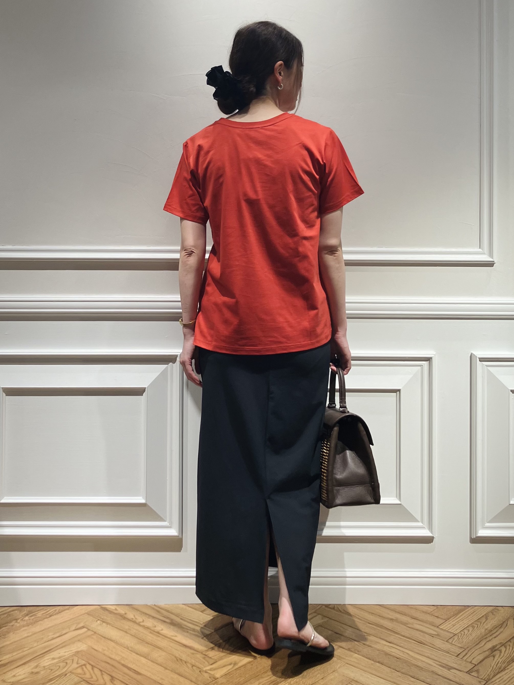 TSUKUIさんの「DRESSTERIOR｜箔プリント ロゴTシャツ」を使ったコーディネート