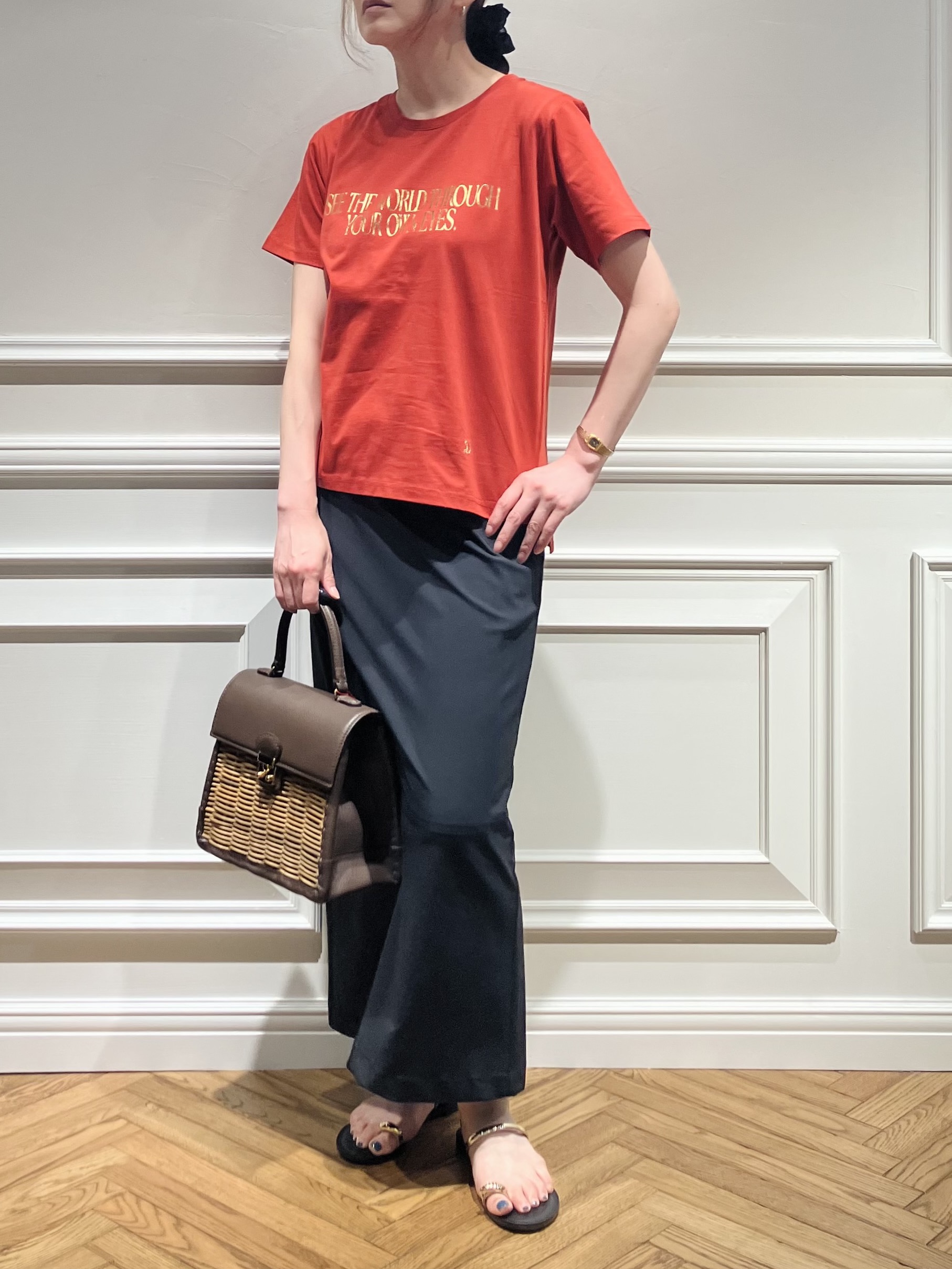 TSUKUIさんの「DRESSTERIOR｜箔プリント ロゴTシャツ」を使ったコーディネート