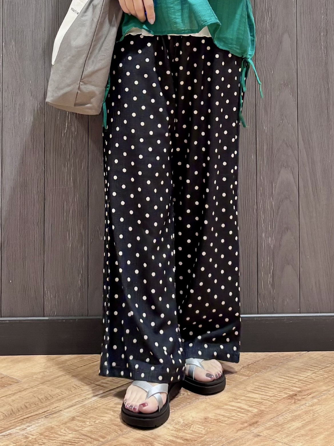 meiさんの「SHOO･LA･RUE｜【高レビュー/体型カバー】インせず着られる スキッパー裾リボンブラウス」を使ったコーディネート