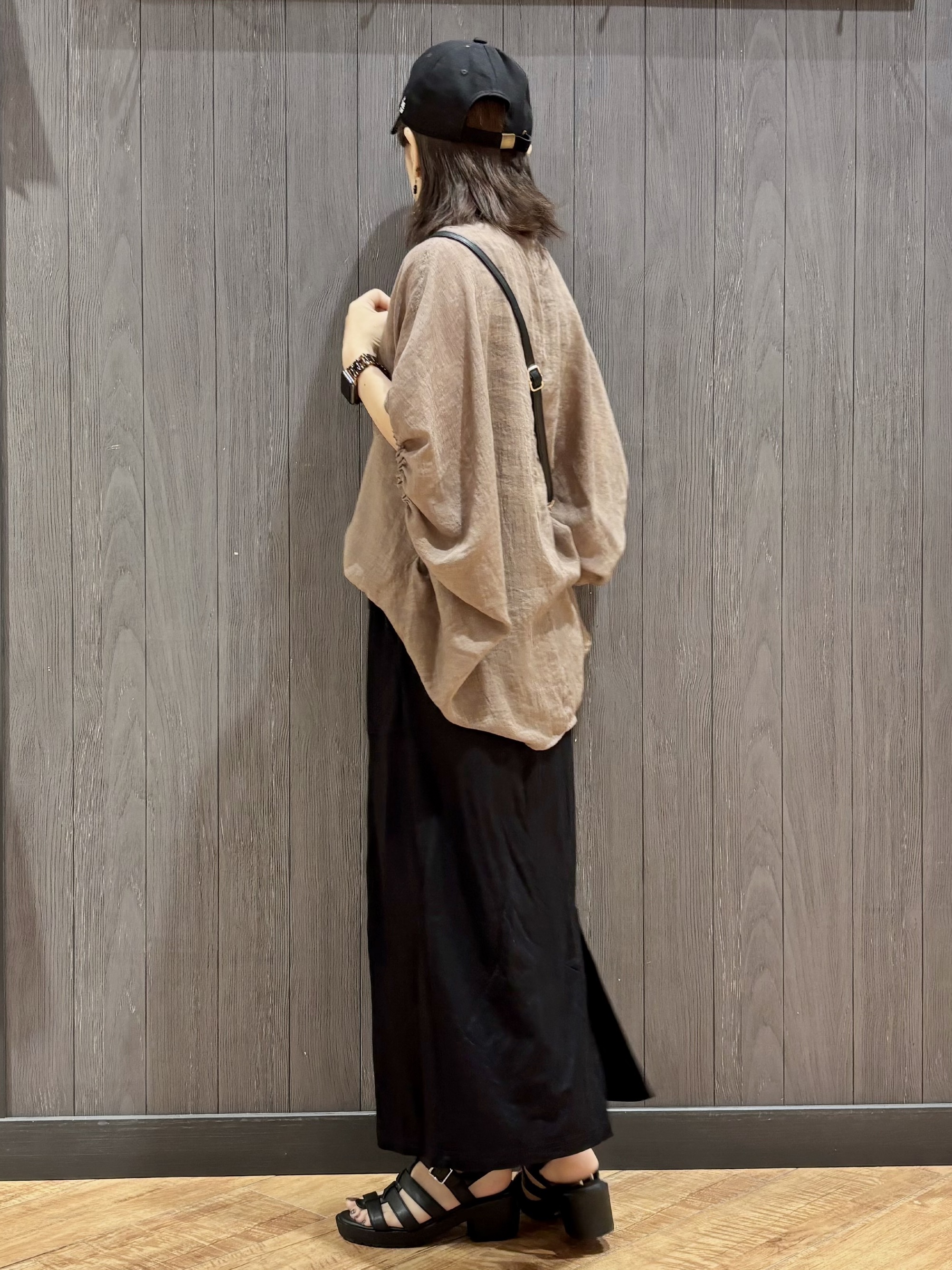 meiさんの「SHOO･LA･RUE｜【体型カバー】バルーン風ゆるシャツブラウス」を使ったコーディネート