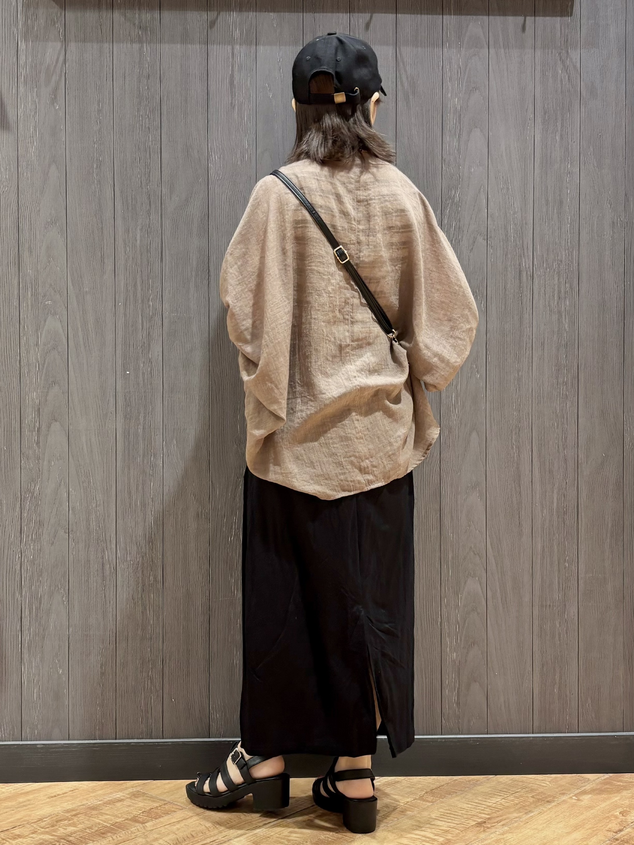 meiさんの「SHOO･LA･RUE｜【体型カバー】バルーン風ゆるシャツブラウス」を使ったコーディネート