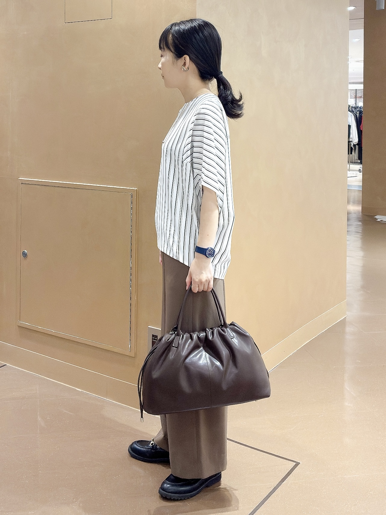 hattoriさんの「INDIVI｜【洗える／UVケア】ジョーゼットドルマンブラウス」を使ったコーディネート