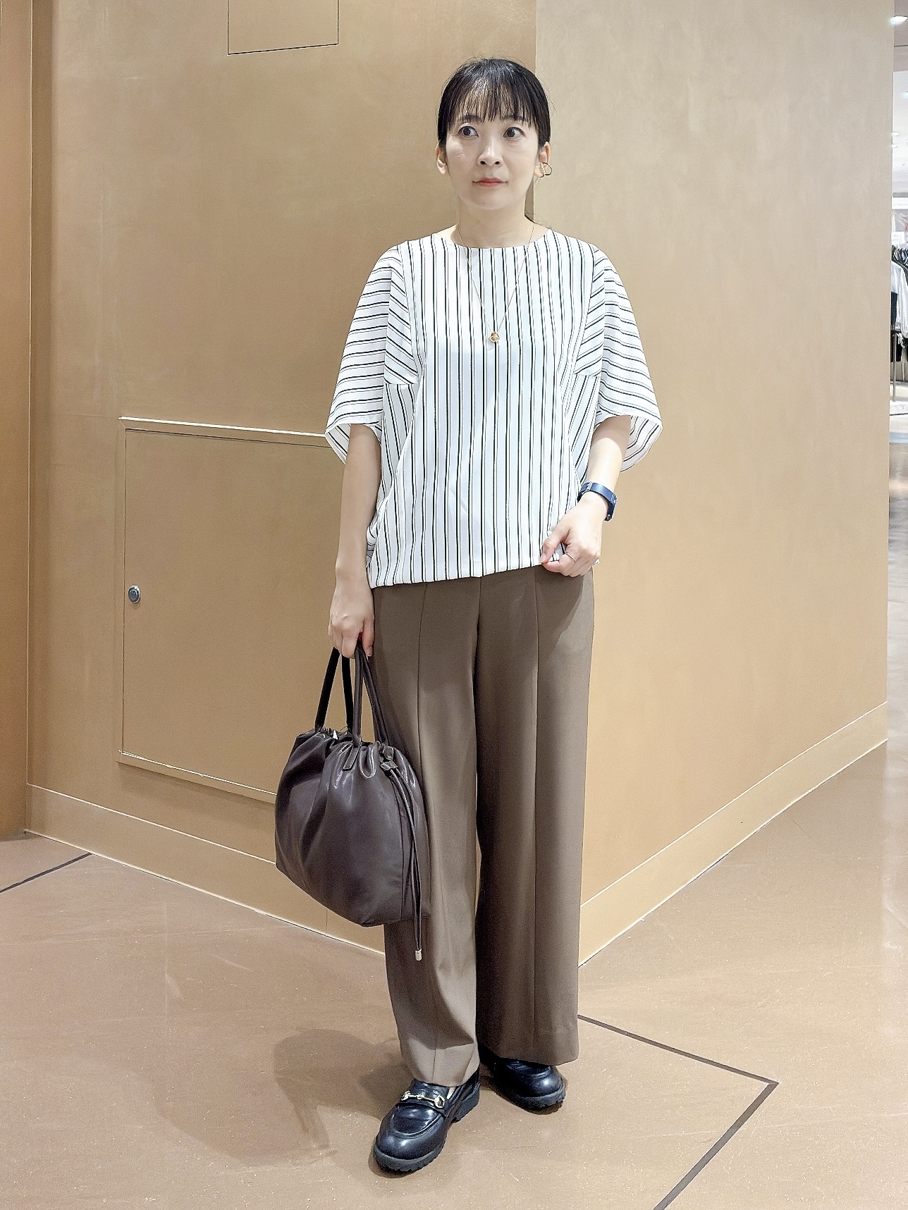 hattoriさんの「INDIVI｜【洗える／UVケア】ジョーゼットドルマンブラウス」を使ったコーディネート