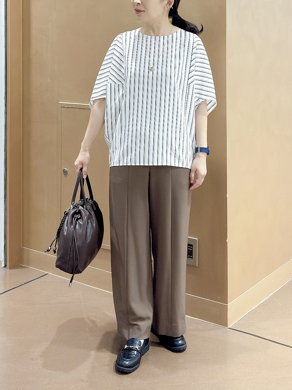 hattoriさんの「INDIVI｜【洗える／UVケア】ジョーゼットドルマンブラウス」を使ったコーディネート