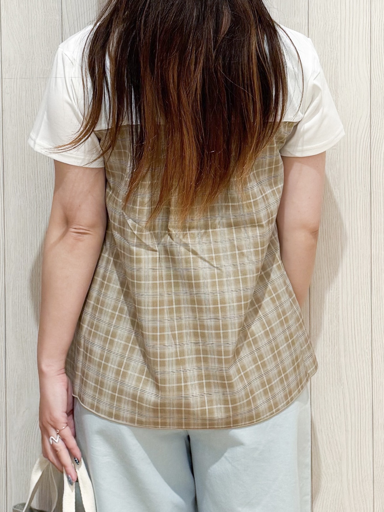 愛さんの「SHOO･LA･RUE｜【S-LL/洗濯機可/体型カバー】インせずサマ見え ビスチェ風異素材ドッキングTシャツ」を使ったコーディネート