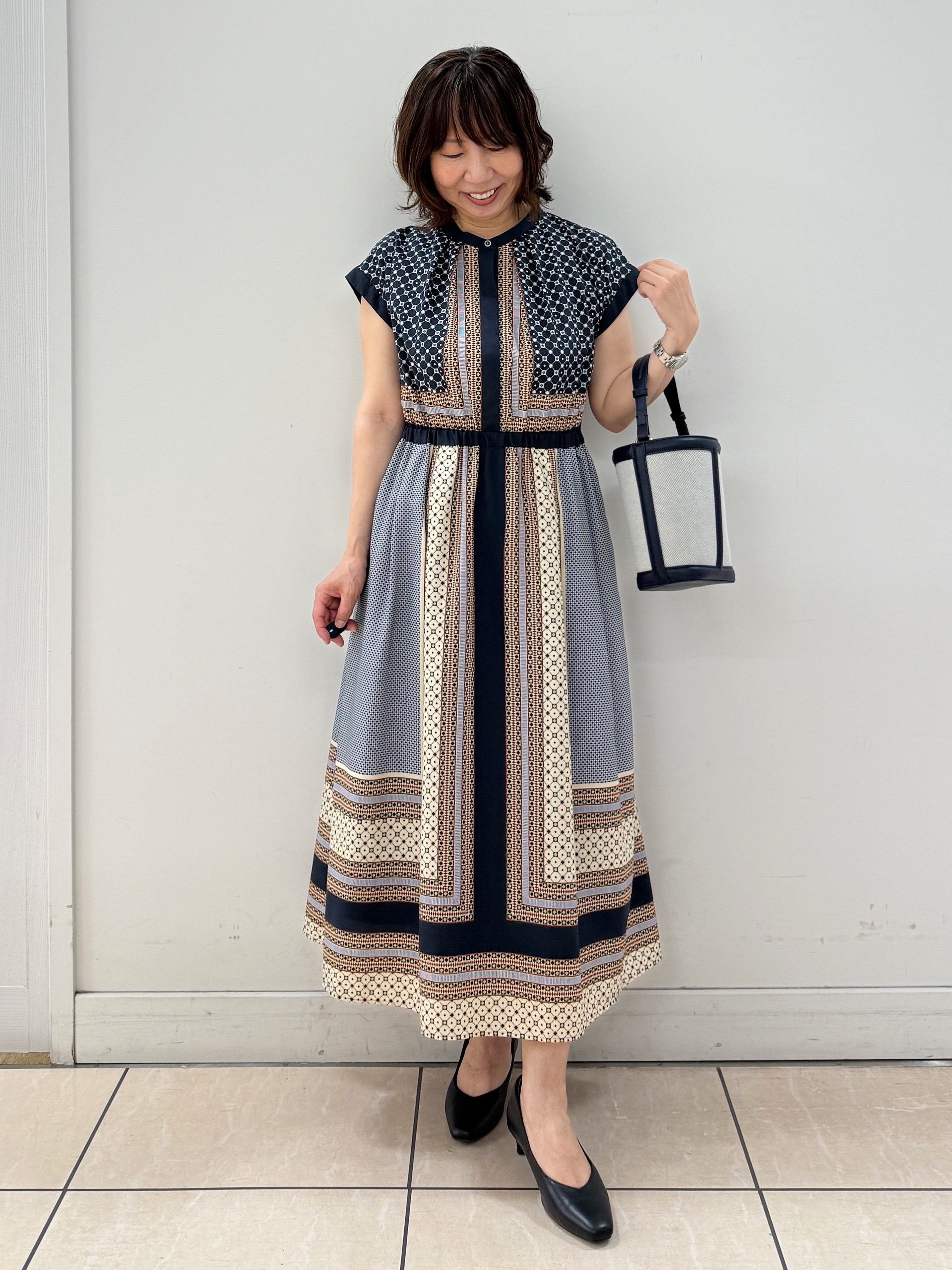 KIKIさんの「Reflect｜幾何学柄フレンチスリーブワンピース」を使ったコーディネート