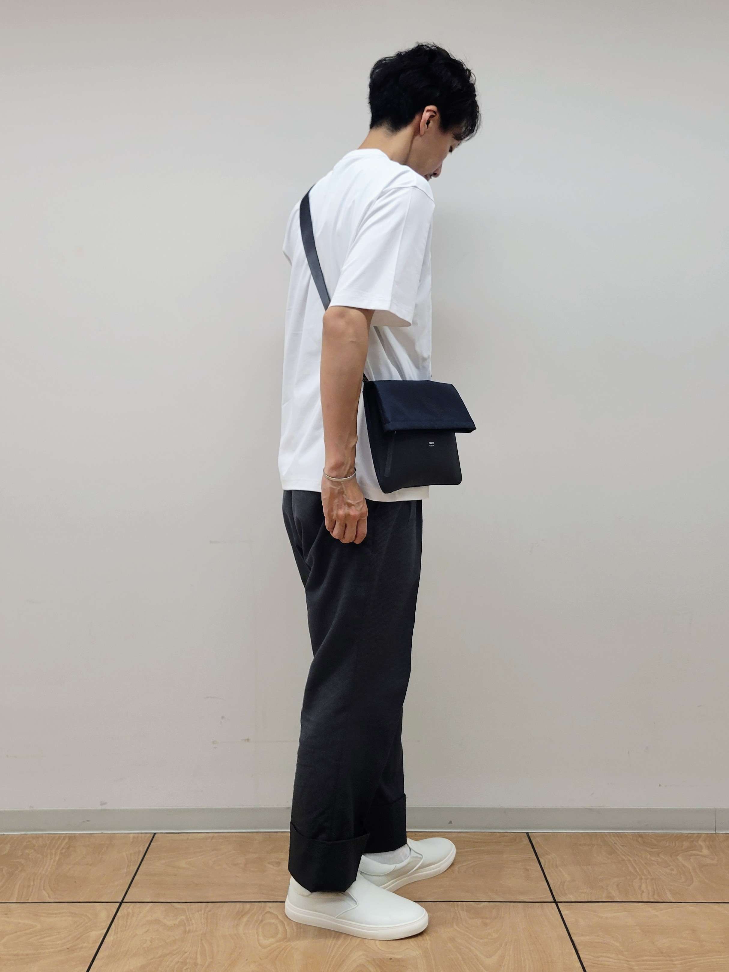 piroyaさんの「TAKEO KIKUCHI｜【汗染み軽減/接触冷感】フェイクレイヤード ワンポイント刺繍Ｔシャツ」を使ったコーディネート
