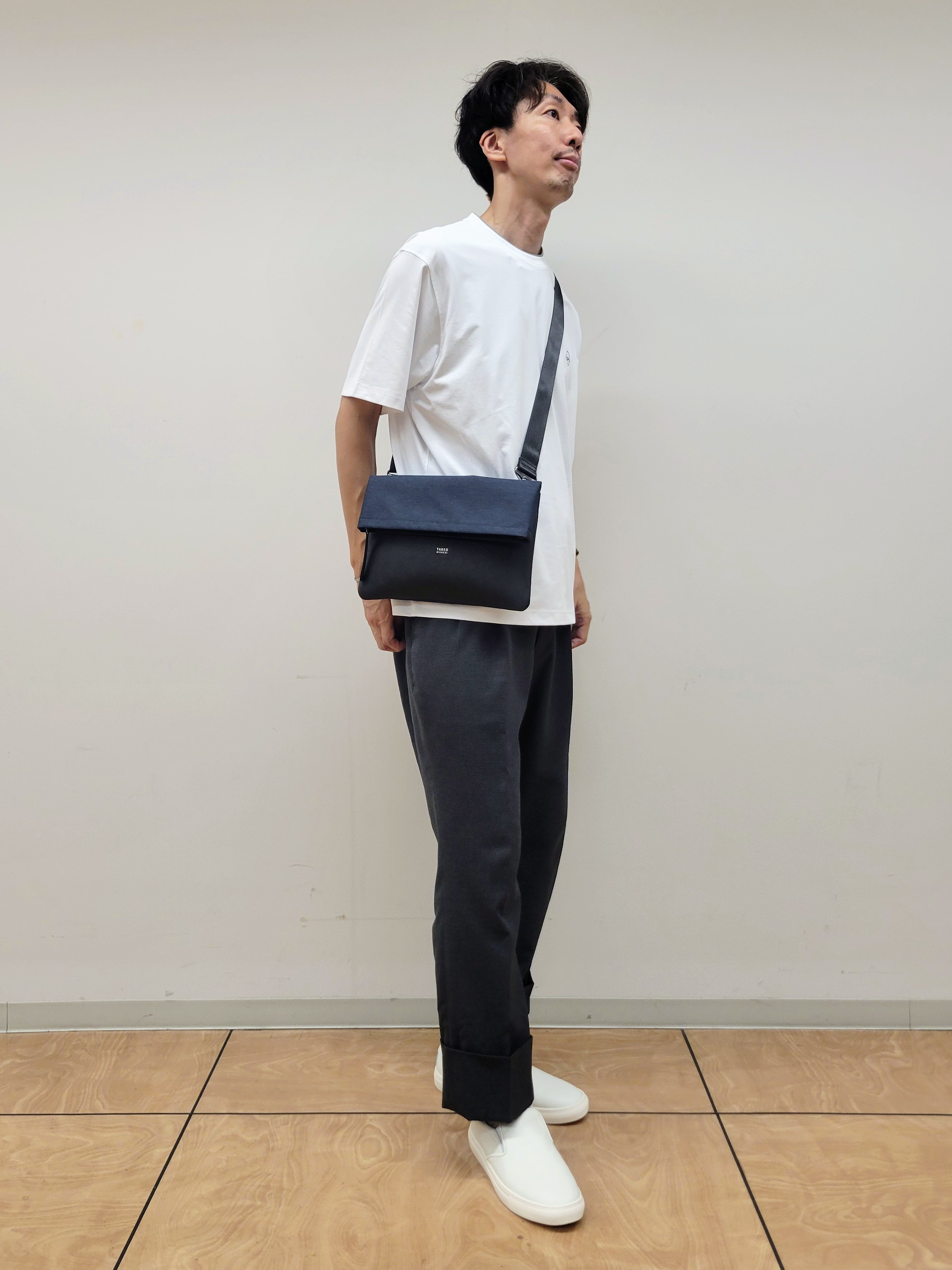 piroyaさんの「TAKEO KIKUCHI｜【汗染み軽減/接触冷感】フェイクレイヤード ワンポイント刺繍Ｔシャツ」を使ったコーディネート