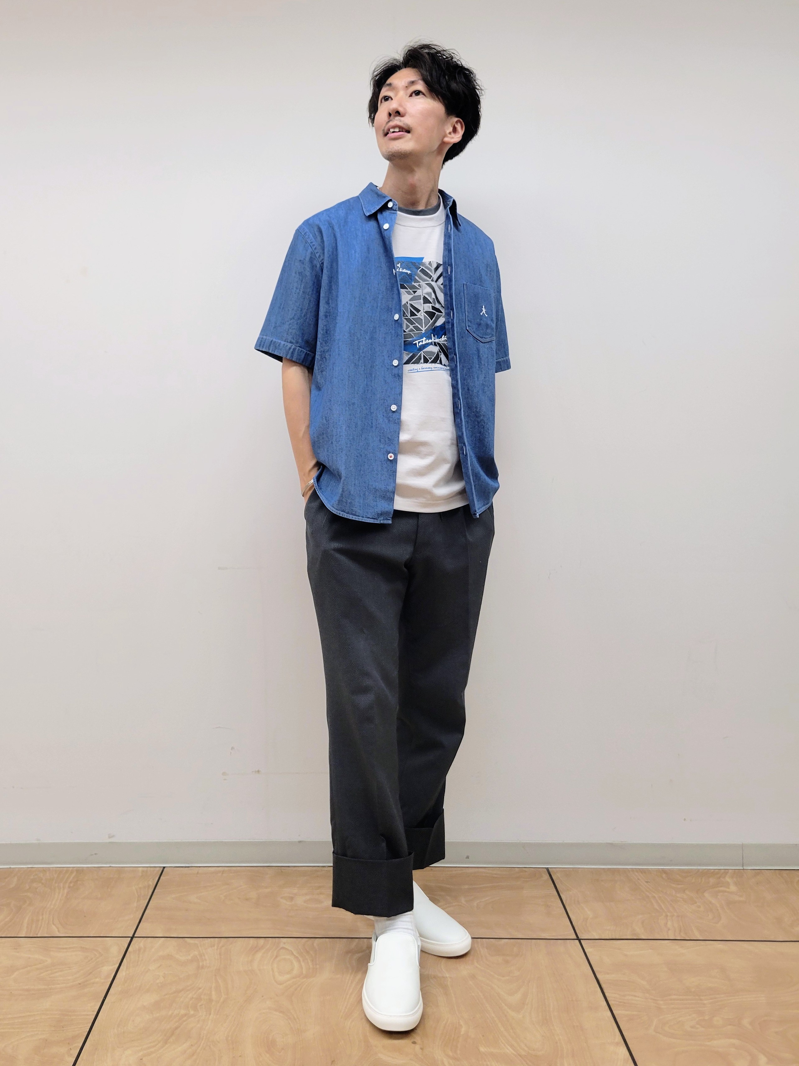 piroyaさんの「TAKEO KIKUCHI｜【BOWLER HAT LABEL】ボーラーハットウォーカー刺繍 半袖デニムシャツ」を使ったコーディネート