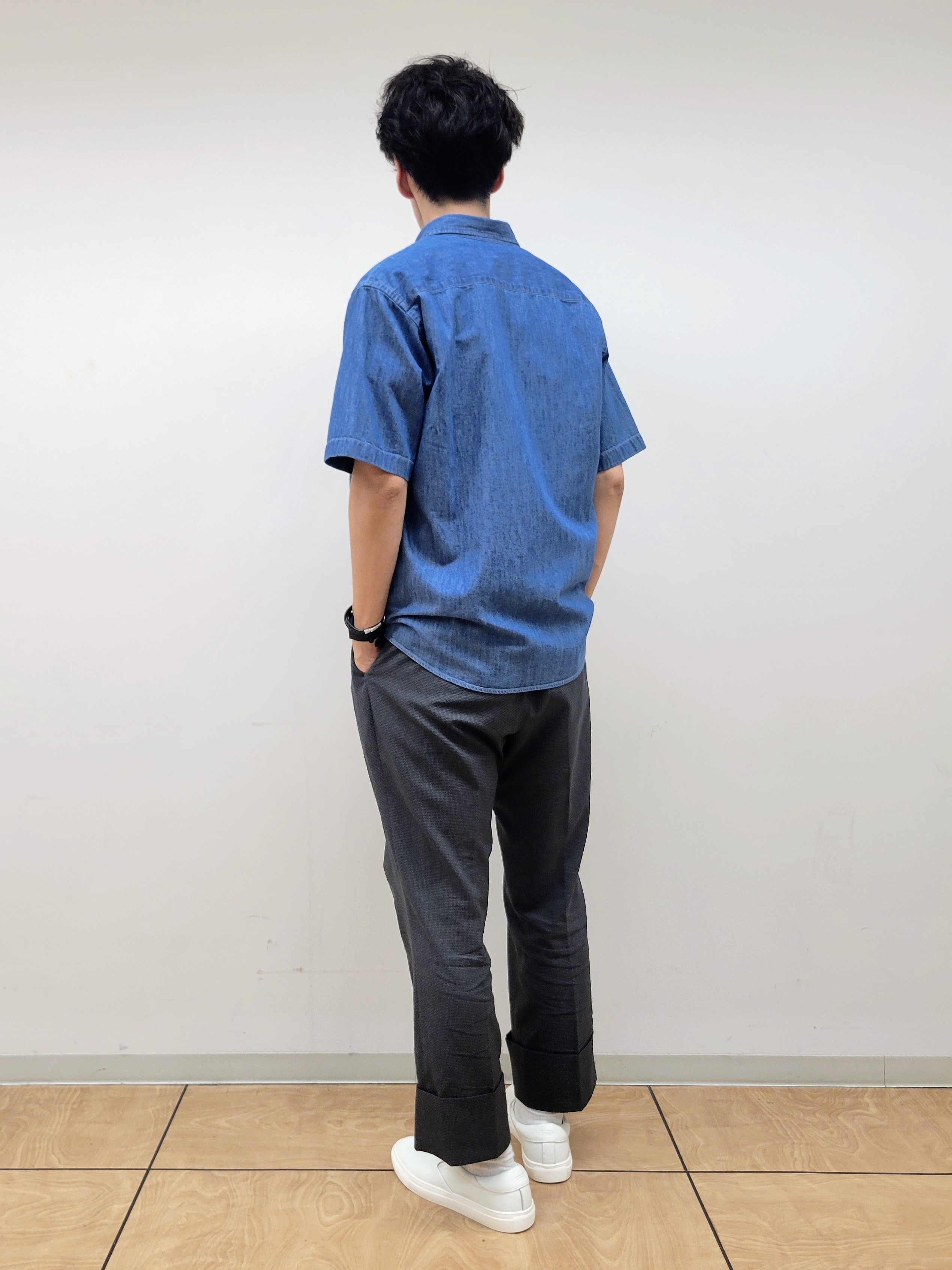 piroyaさんの「TAKEO KIKUCHI｜【BOWLER HAT LABEL】ボーラーハットウォーカー刺繍 半袖デニムシャツ」を使ったコーディネート