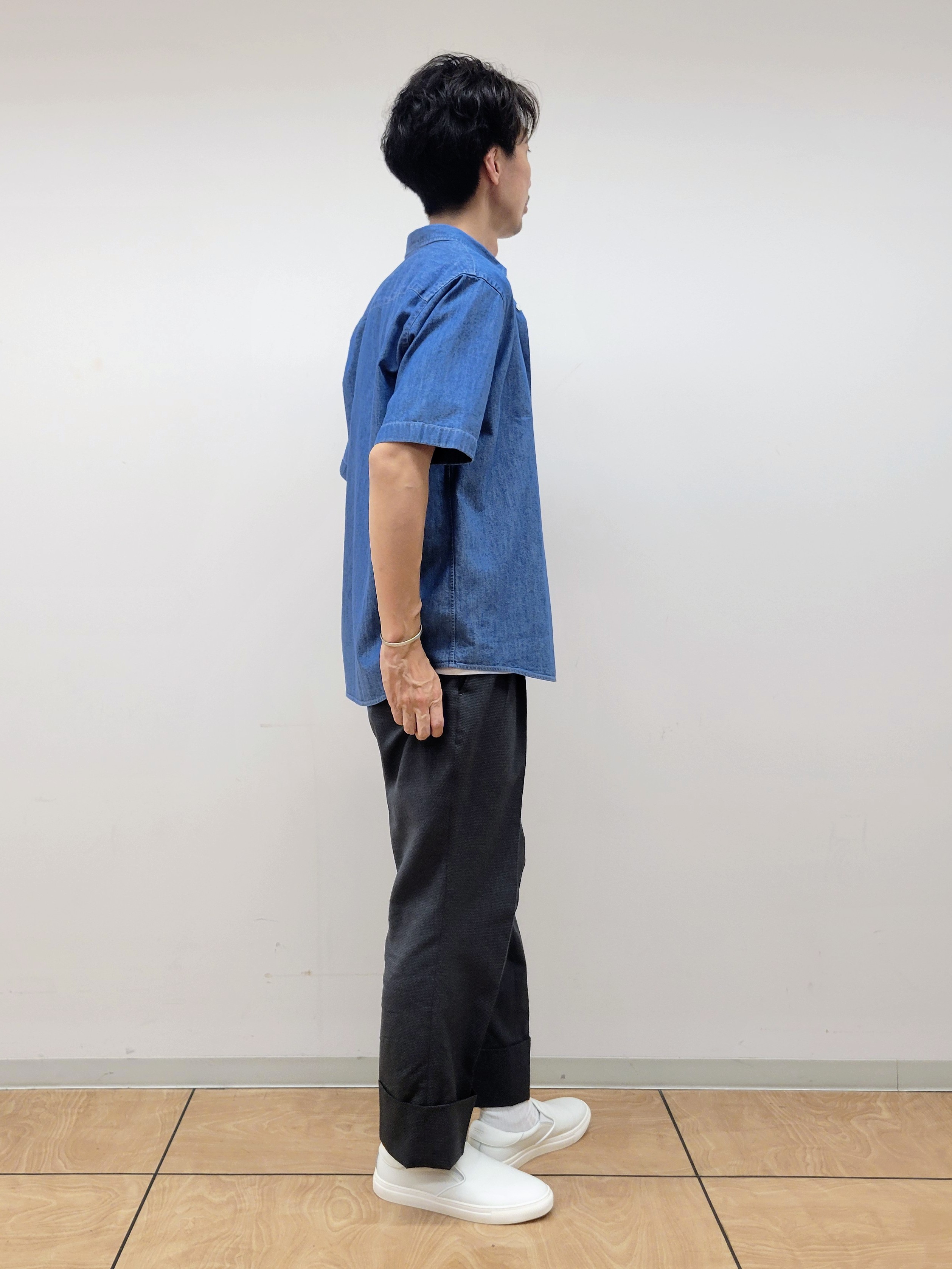 piroyaさんの「TAKEO KIKUCHI｜【BOWLER HAT LABEL】ボーラーハットウォーカー刺繍 半袖デニムシャツ」を使ったコーディネート