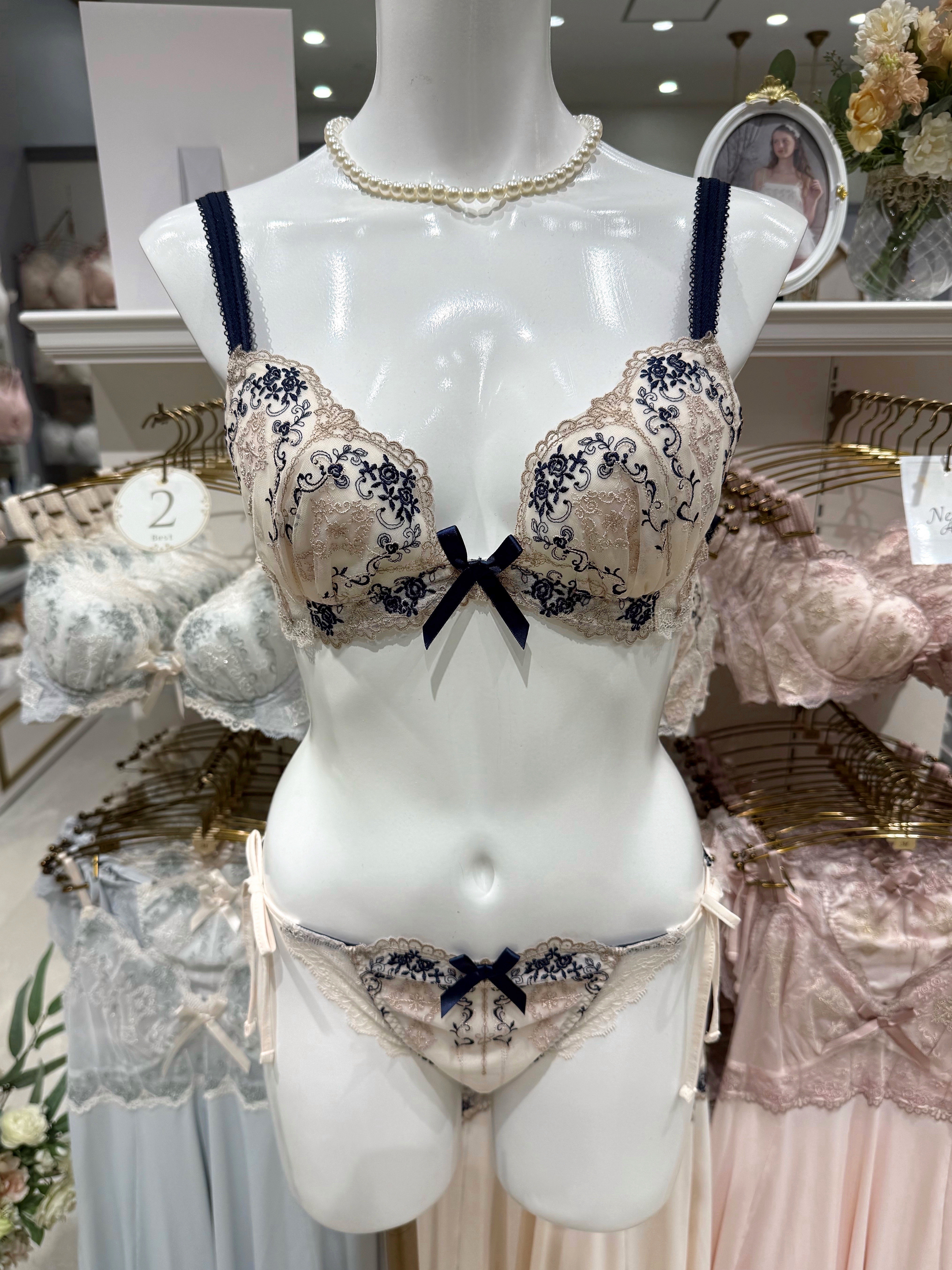 maiさんの「Risa Magli｜ブライア ブラジャー （B－C） ＜リサマリミラクル谷間ブラ＞」を使ったコーディネート