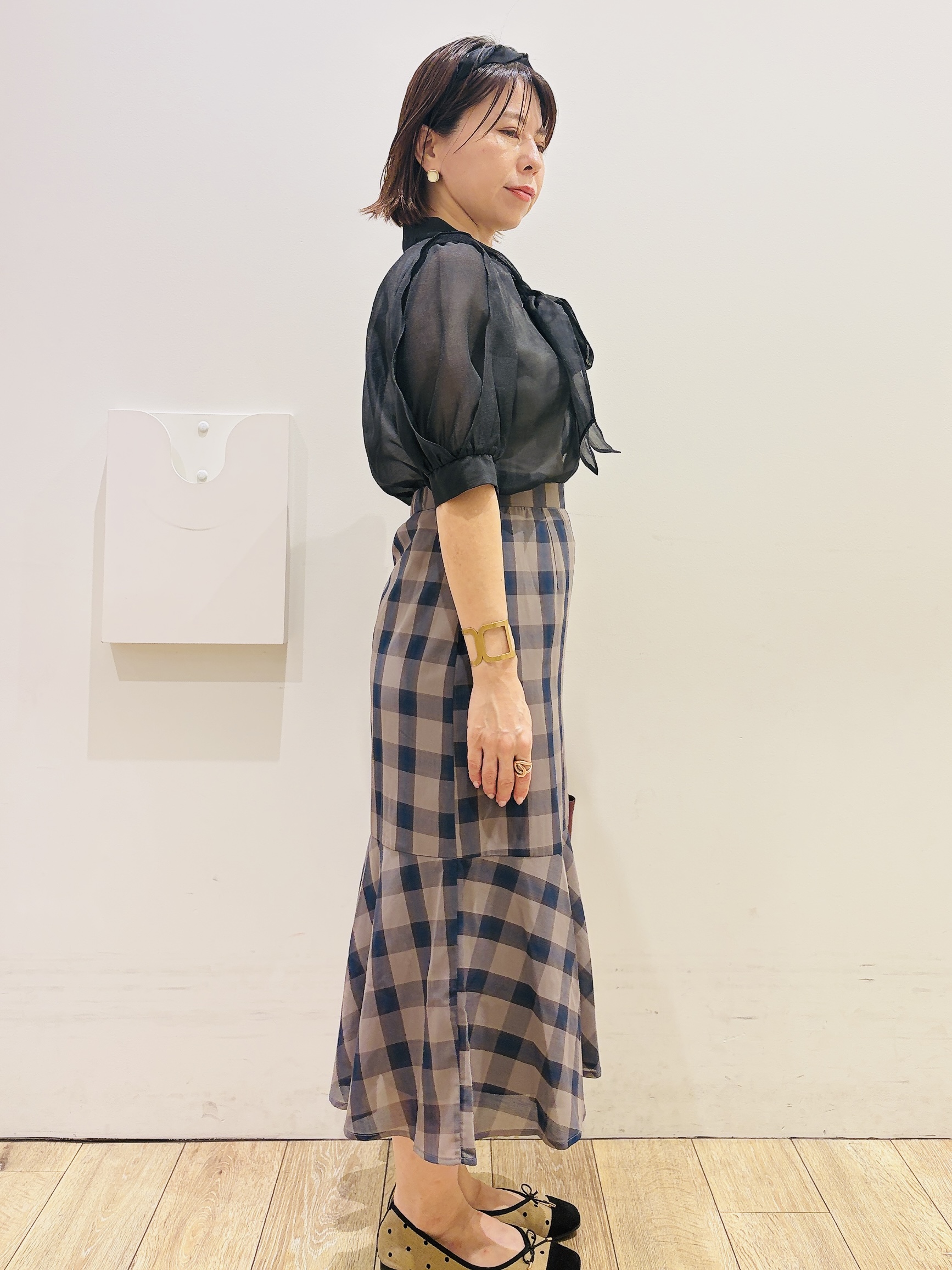 YUKOさんの「index｜【マツコの知らない世界で紹介】オーガンシアーリボンフリルブラウス《洗濯機OK／イージーアイロン》」を使ったコーディネート