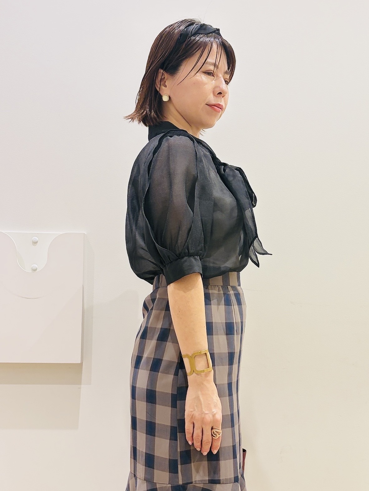 YUKOさんの「index｜【マツコの知らない世界で紹介】オーガンシアーリボンフリルブラウス《洗濯機OK／イージーアイロン》」を使ったコーディネート