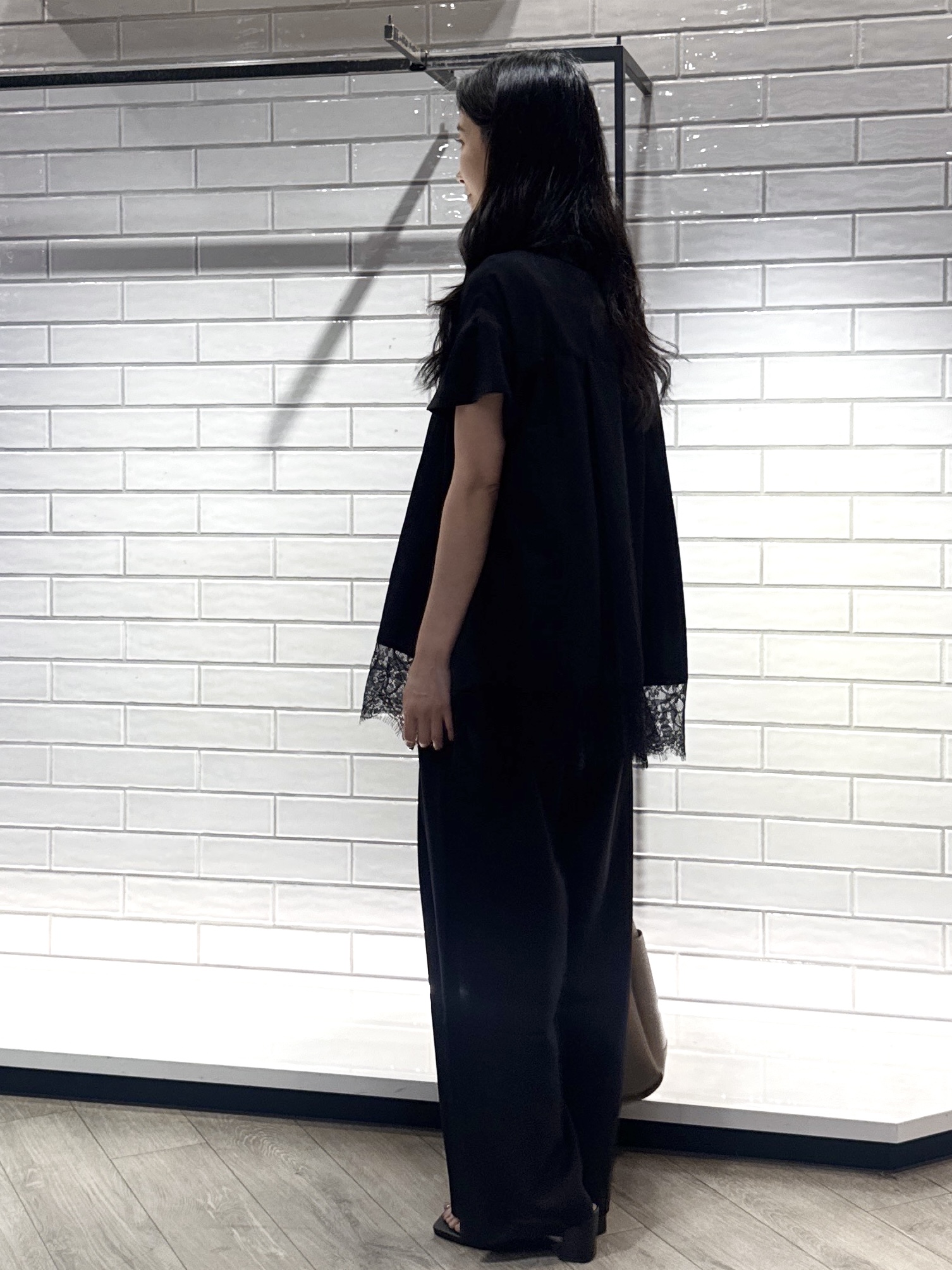 yuicciさんの「OPAQUE.CLIP｜裾レース スキッパーブラウス【洗濯機OK】」を使ったコーディネート