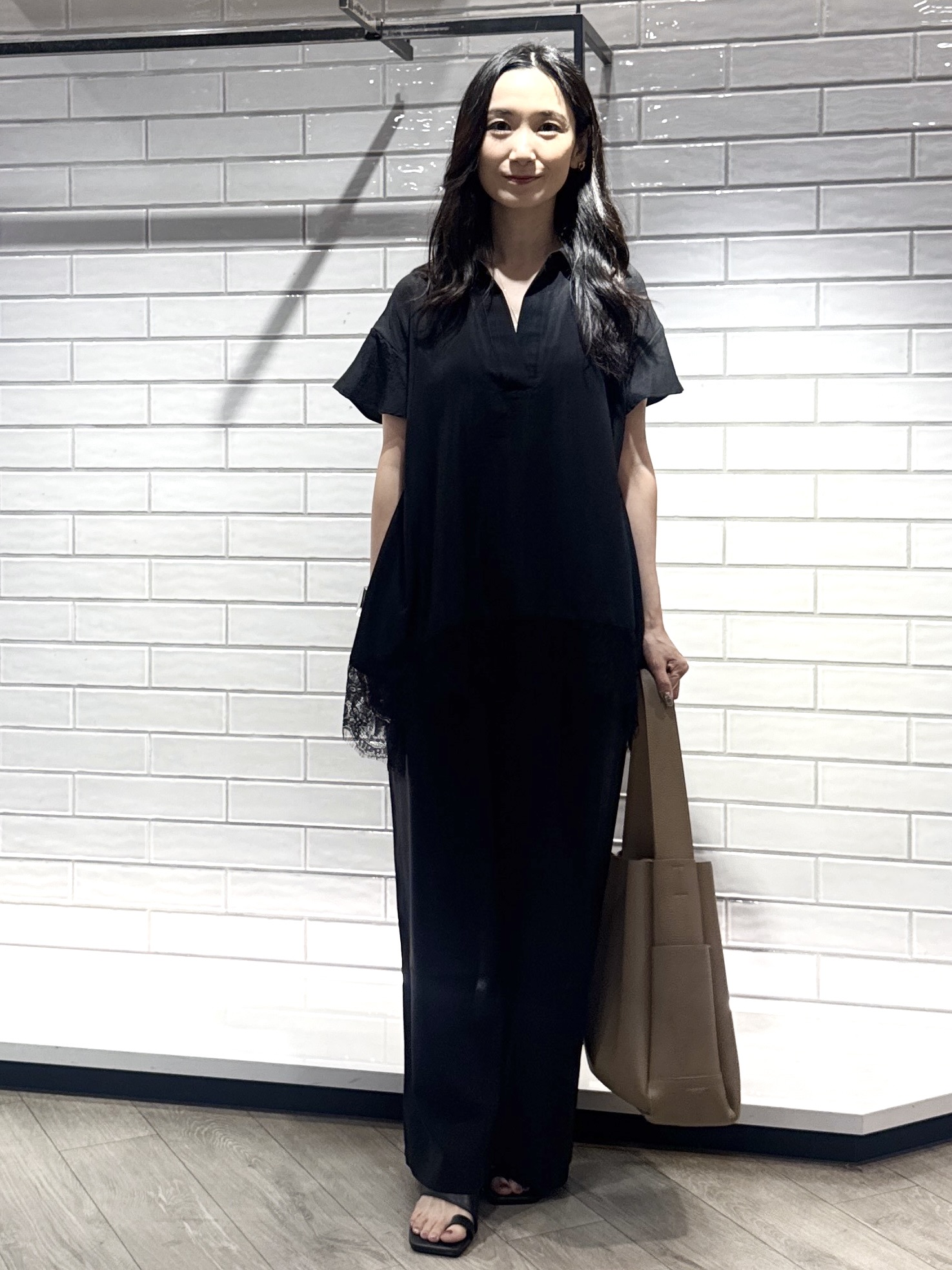 yuicciさんの「OPAQUE.CLIP｜裾レース スキッパーブラウス【洗濯機OK】」を使ったコーディネート