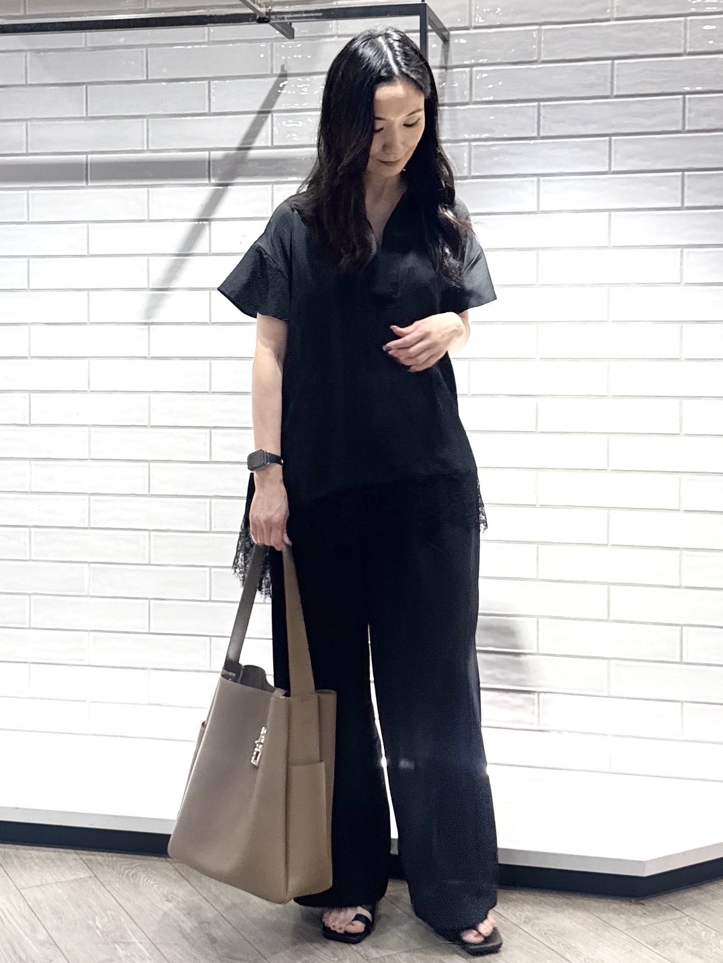 yuicciさんの「OPAQUE.CLIP｜裾レース スキッパーブラウス【洗濯機OK】」を使ったコーディネート