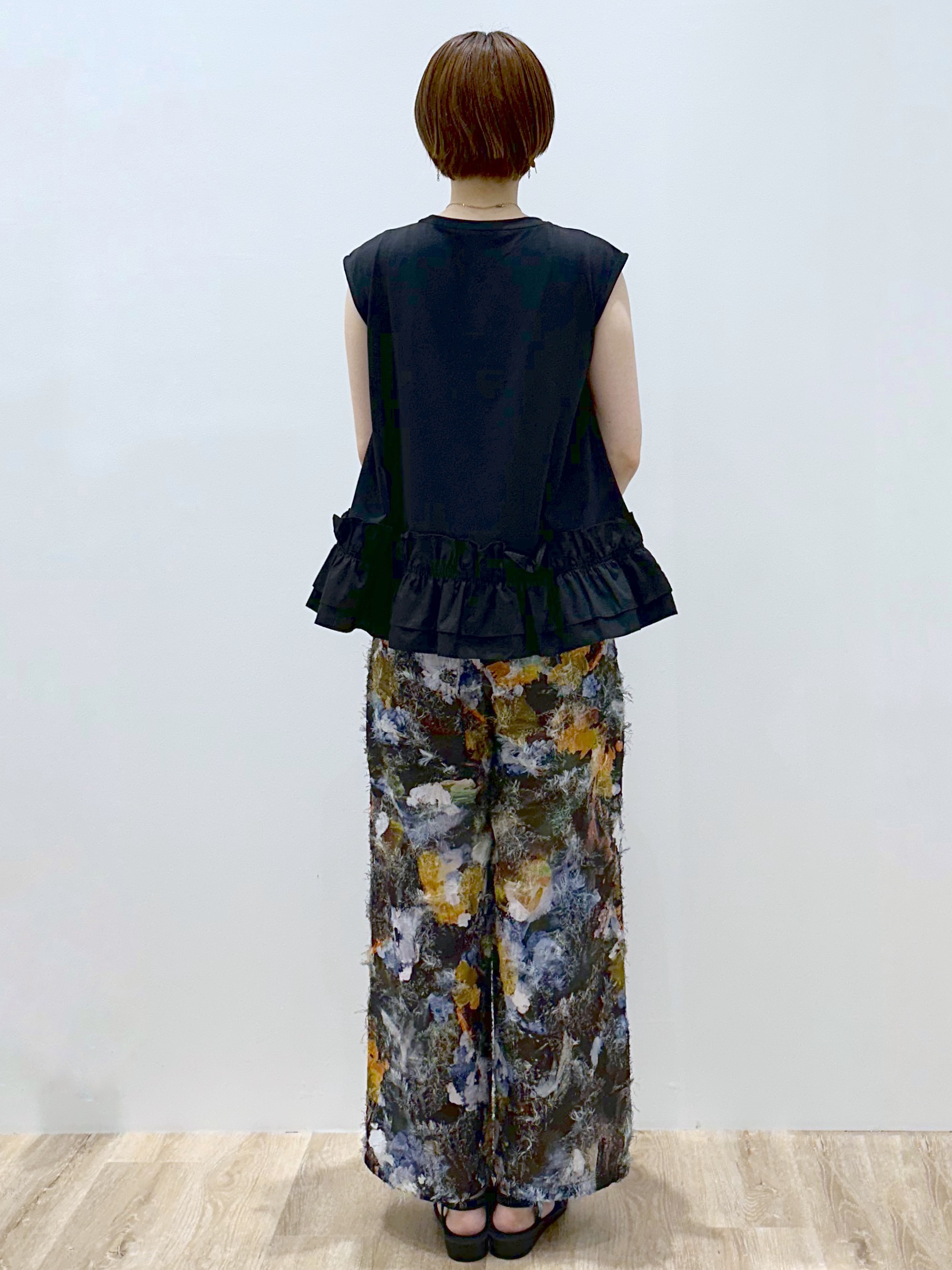 yurieさんの「OPAQUE.CLIP｜裾フリルドッキングカットソー【洗濯機OK】」を使ったコーディネート