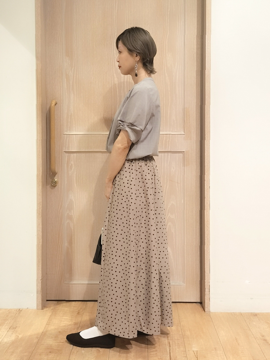 YUKIさんの「SHOO･LA･RUE｜【洗濯後しわになりにくい/インせずきまる】シンプルだけど女性らしい 麻調スキッパーブラウス」を使ったコーディネート