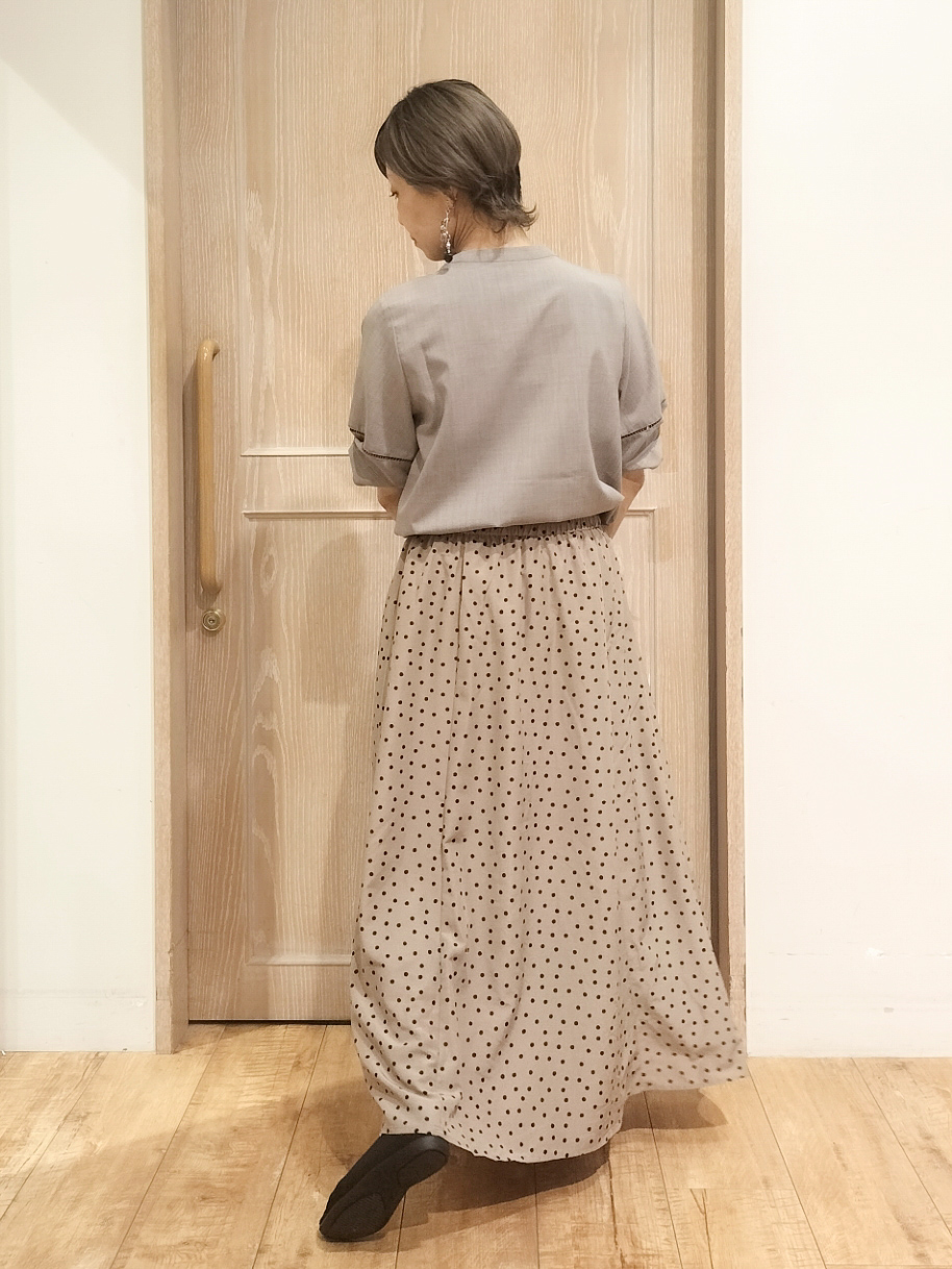 YUKIさんの「SHOO･LA･RUE｜【洗濯後しわになりにくい/インせずきまる】シンプルだけど女性らしい 麻調スキッパーブラウス」を使ったコーディネート