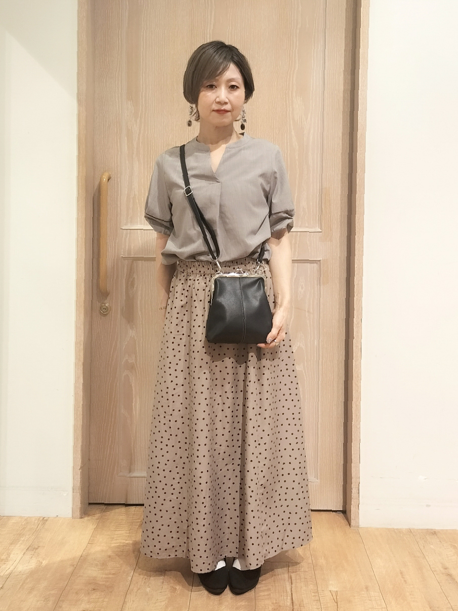 YUKIさんの「SHOO･LA･RUE｜【洗濯後しわになりにくい/インせずきまる】シンプルだけど女性らしい 麻調スキッパーブラウス」を使ったコーディネート