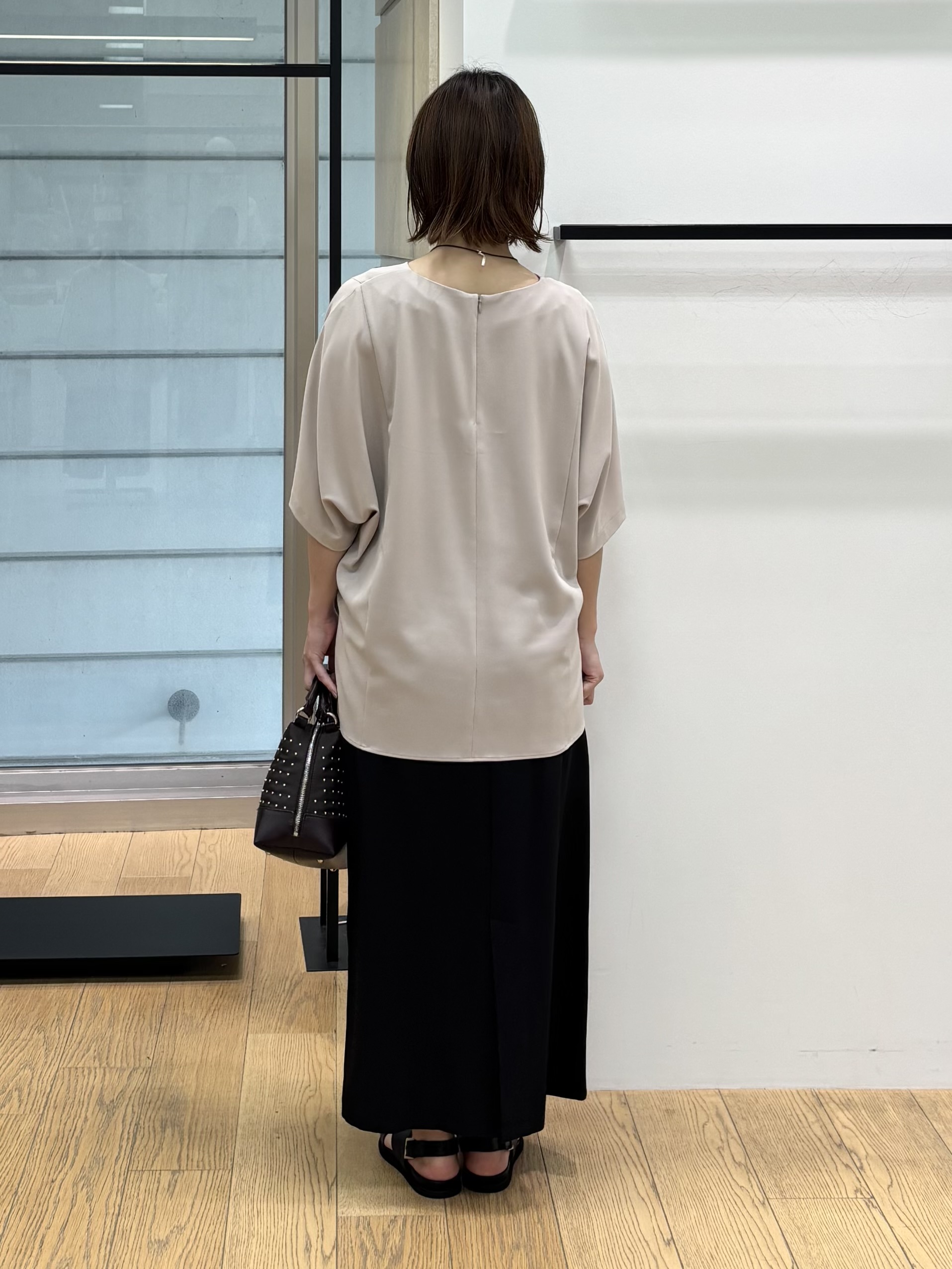 asamiさんの「INDIVI｜【体型＆二の腕カバー/着る日傘】ドルマントップス」を使ったコーディネート