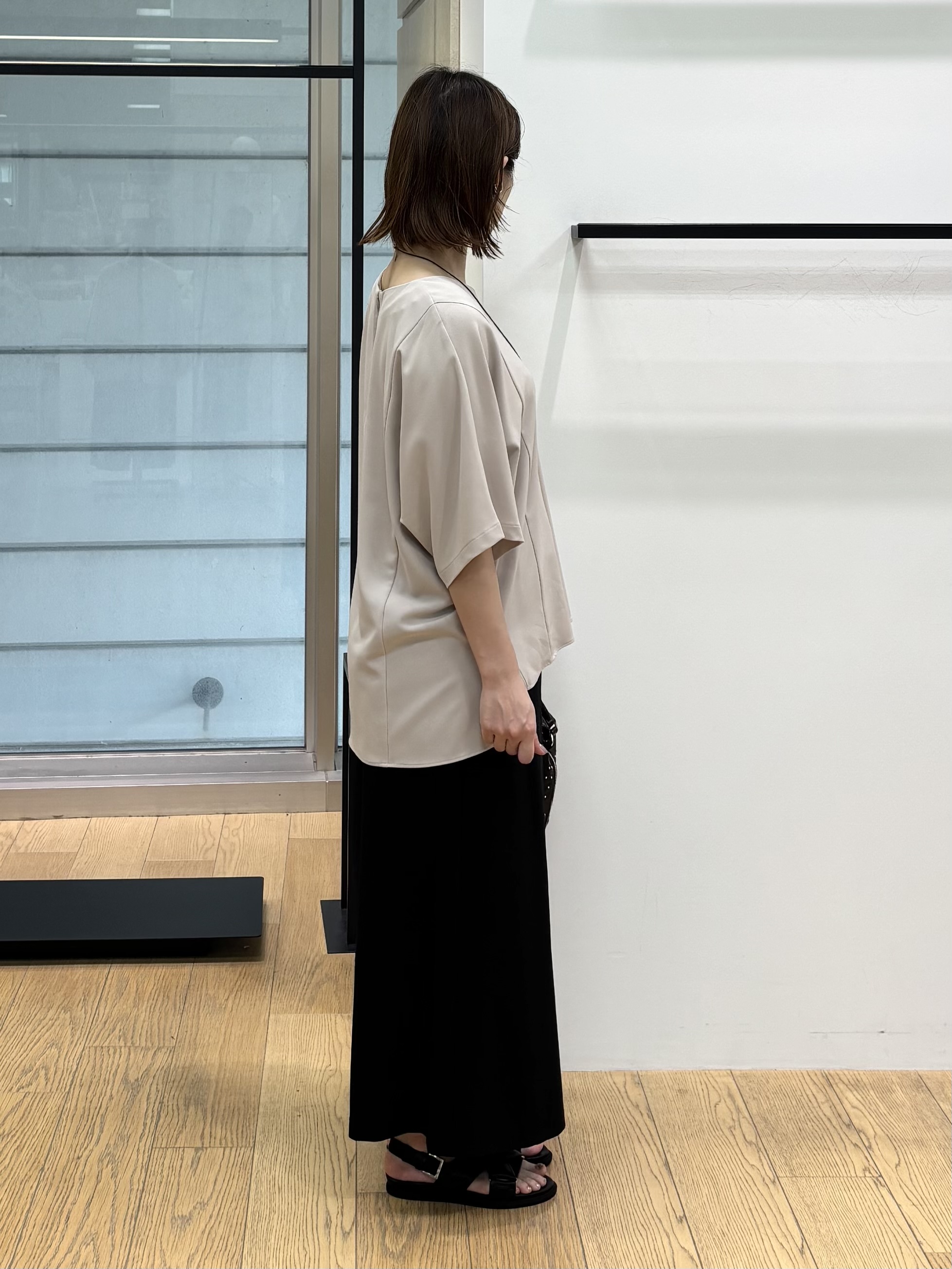 asamiさんの「INDIVI｜【体型＆二の腕カバー/着る日傘】ドルマントップス」を使ったコーディネート
