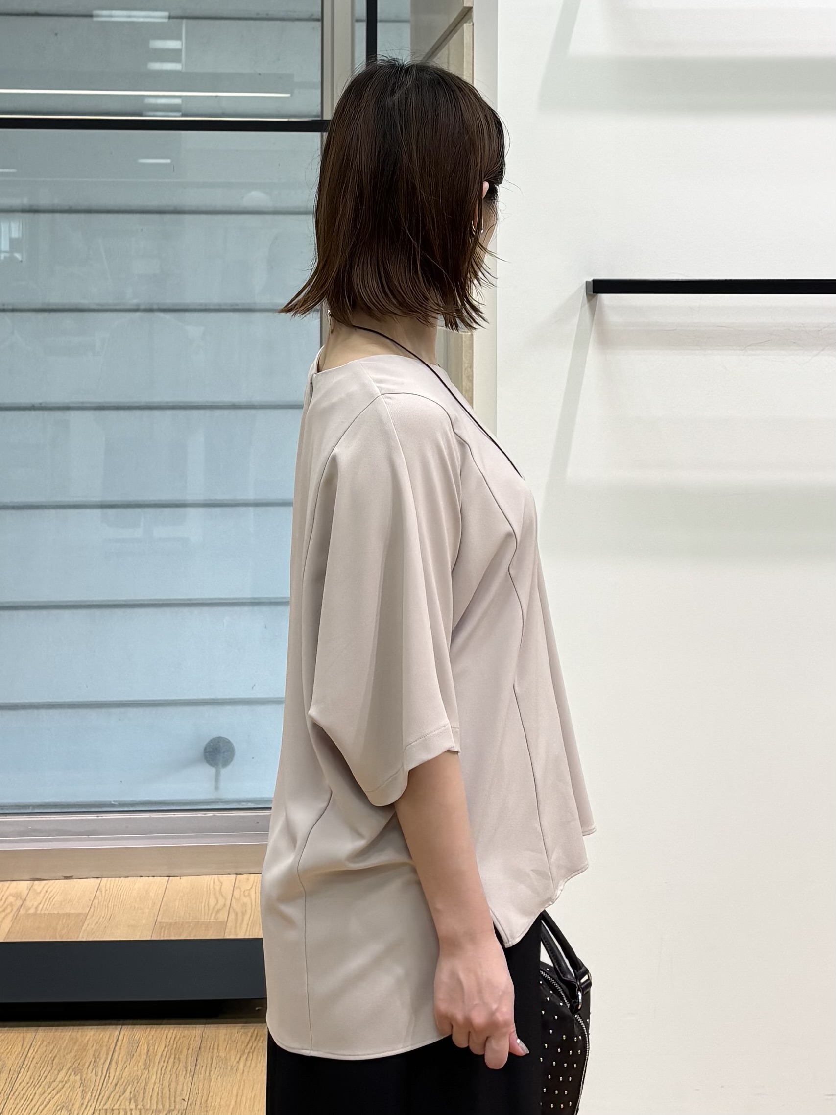 asamiさんの「INDIVI｜【体型＆二の腕カバー/着る日傘】ドルマントップス」を使ったコーディネート