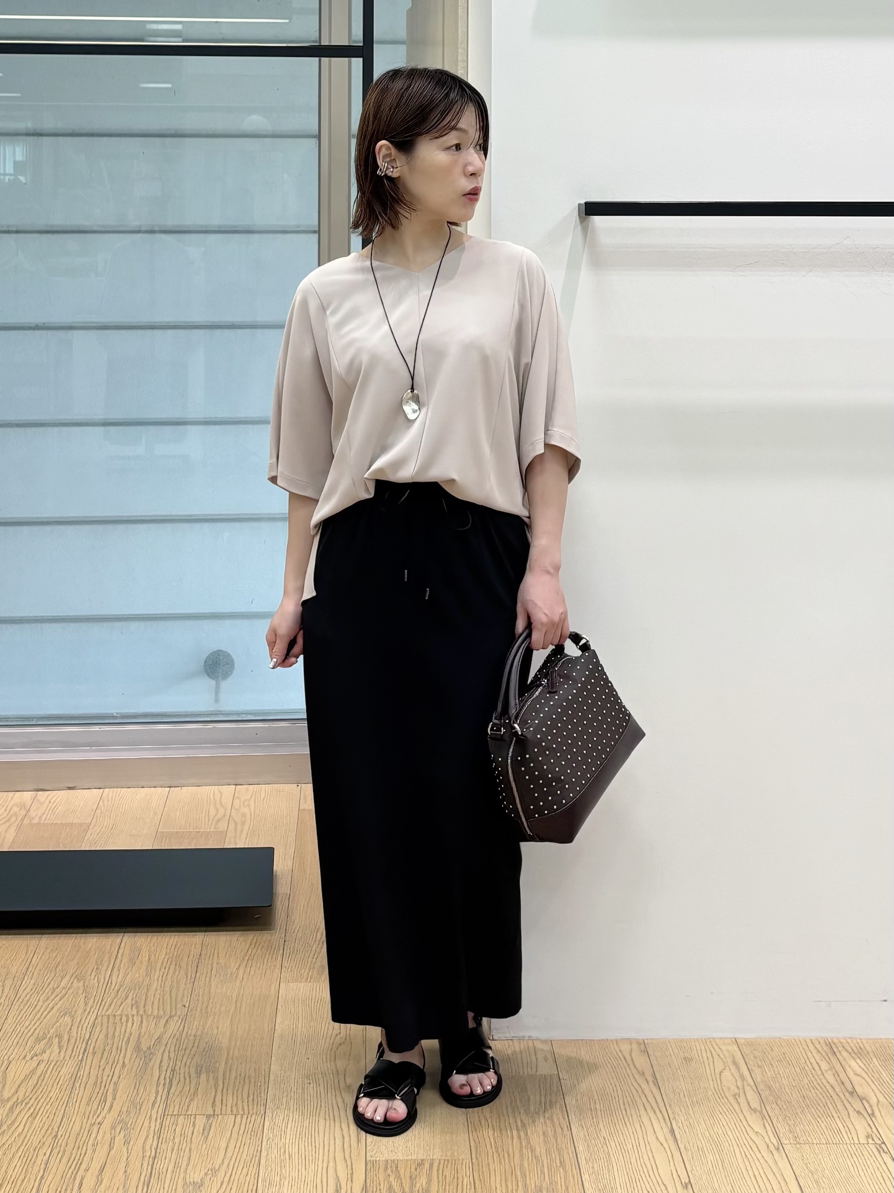 asamiさんの「INDIVI｜【体型＆二の腕カバー/着る日傘】ドルマントップス」を使ったコーディネート