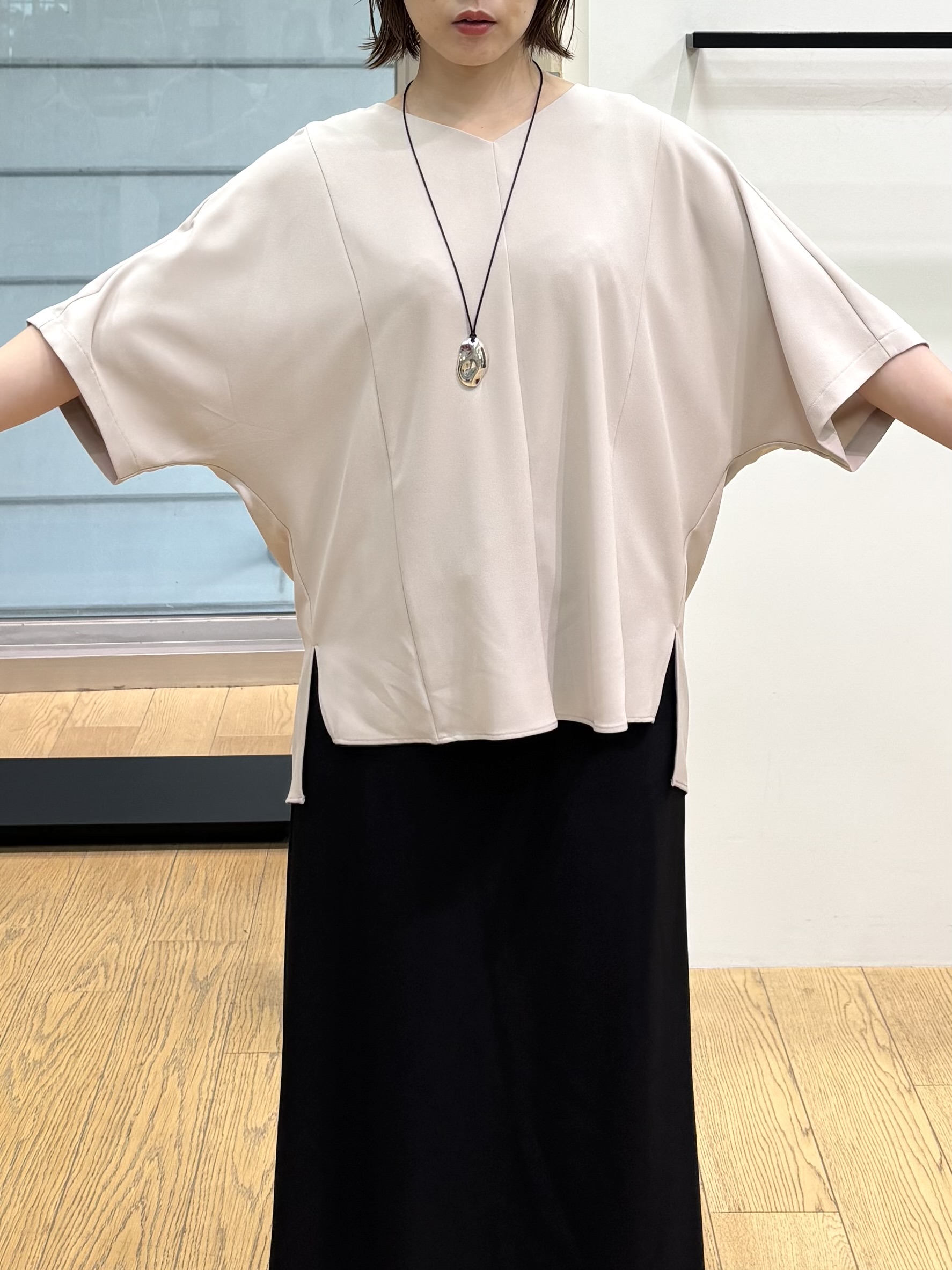 asamiさんの「INDIVI｜【体型＆二の腕カバー/着る日傘】ドルマントップス」を使ったコーディネート