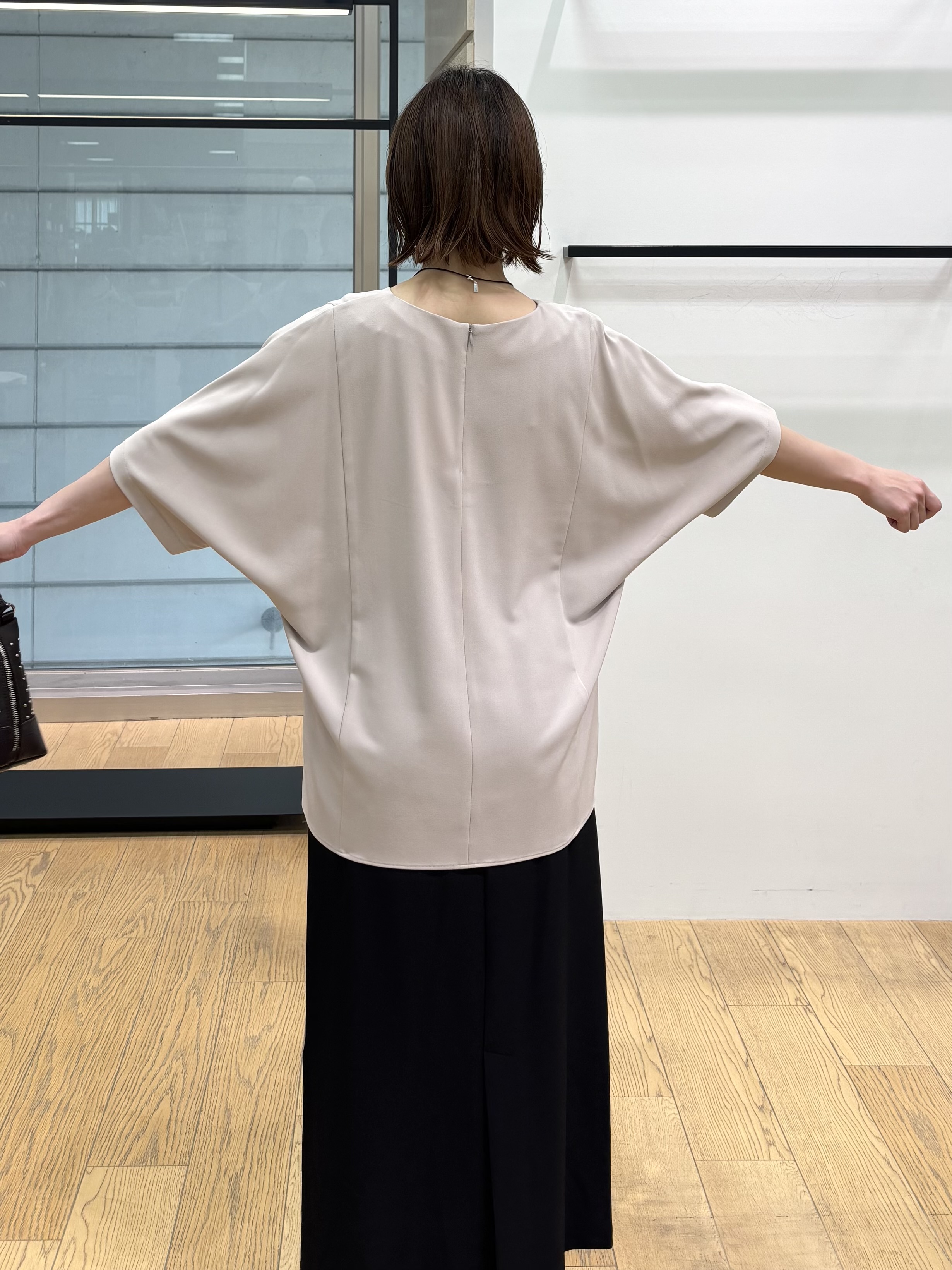 asamiさんの「INDIVI｜【体型＆二の腕カバー/着る日傘】ドルマントップス」を使ったコーディネート