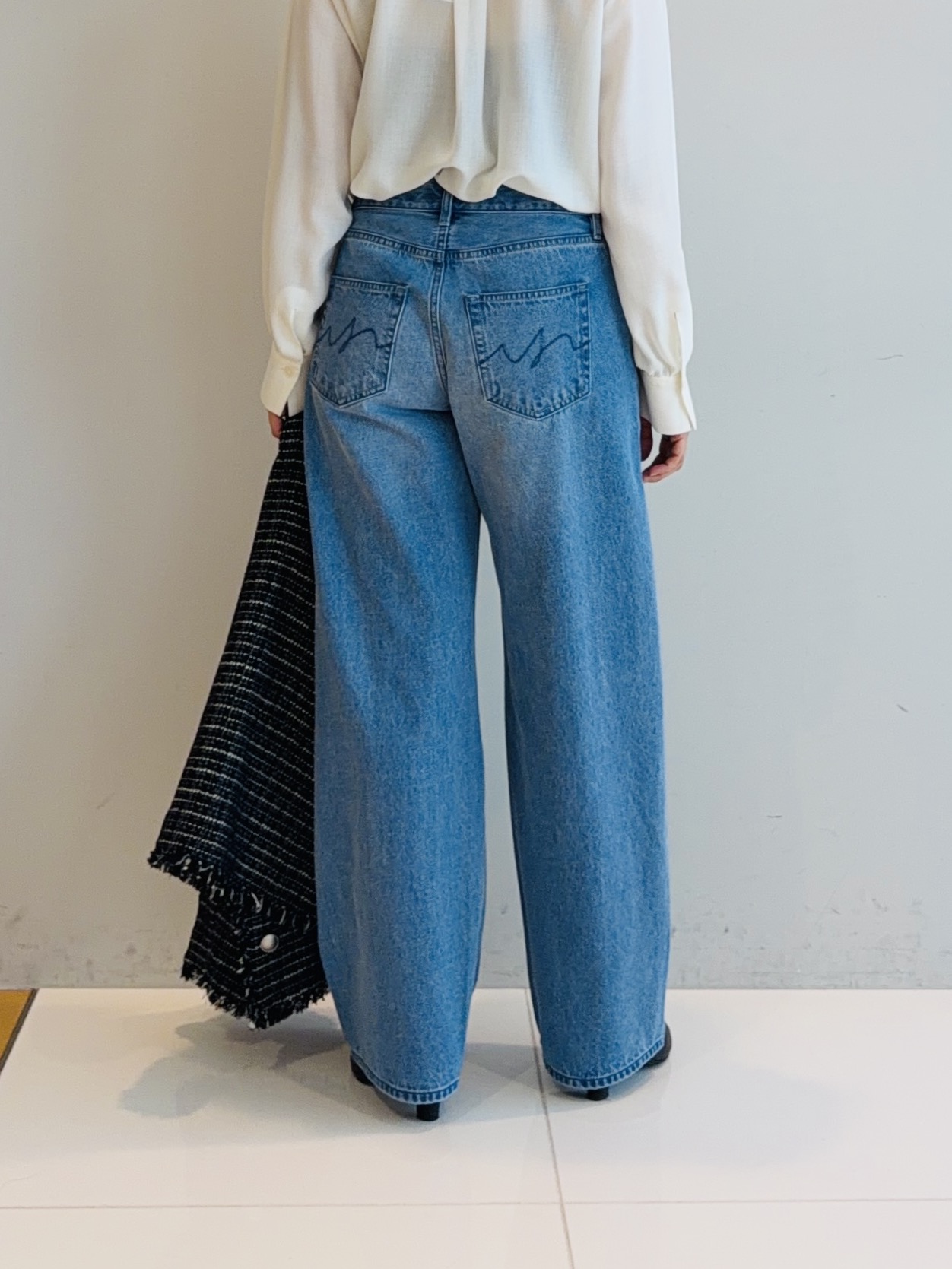 murayamaさんの「INDIVI｜【新作登場！】カーブシルエットデニム」を使ったコーディネート