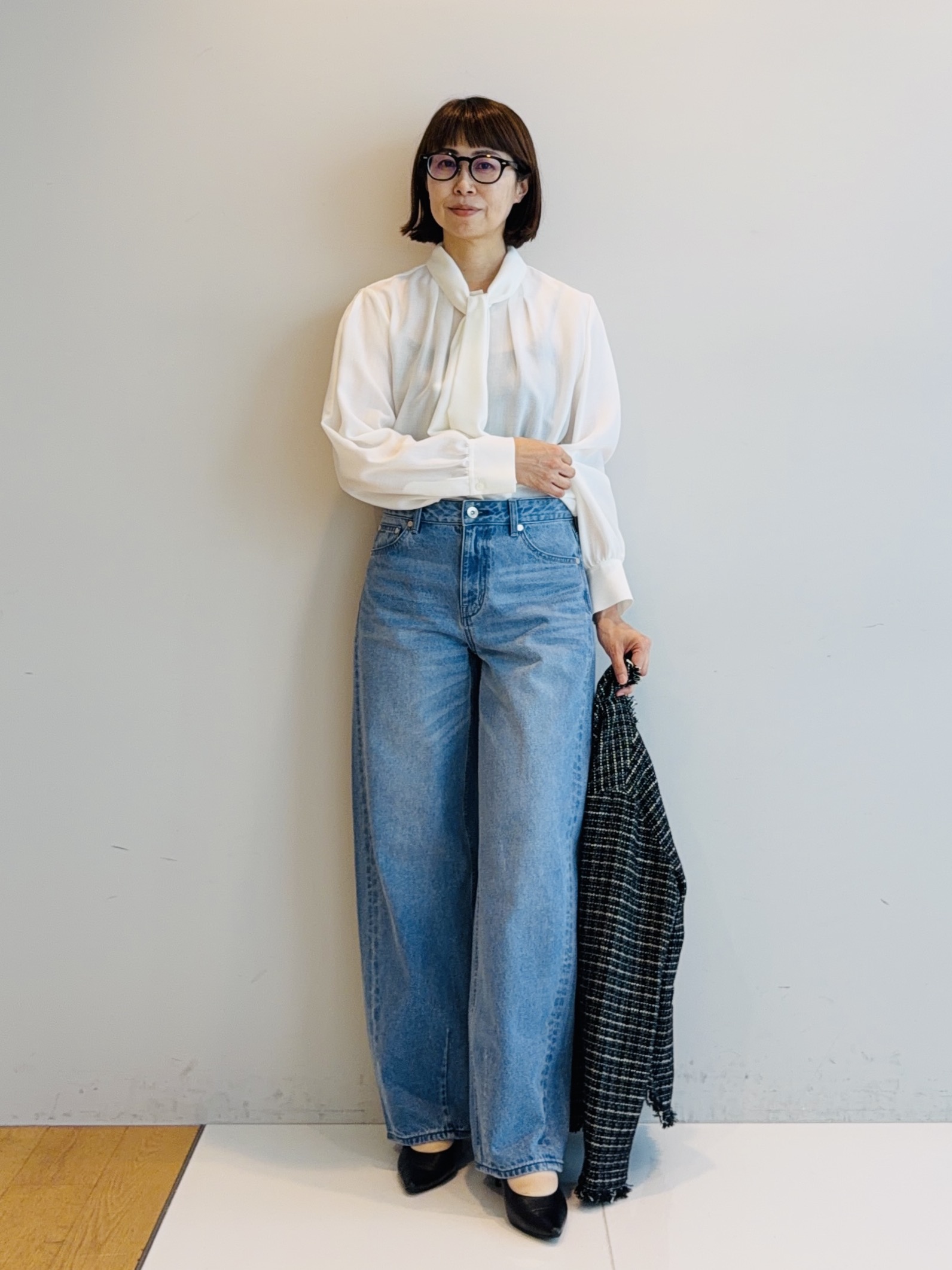 murayamaさんの「INDIVI｜【軽量／程よいシアー】ナロータイブラウス」を使ったコーディネート