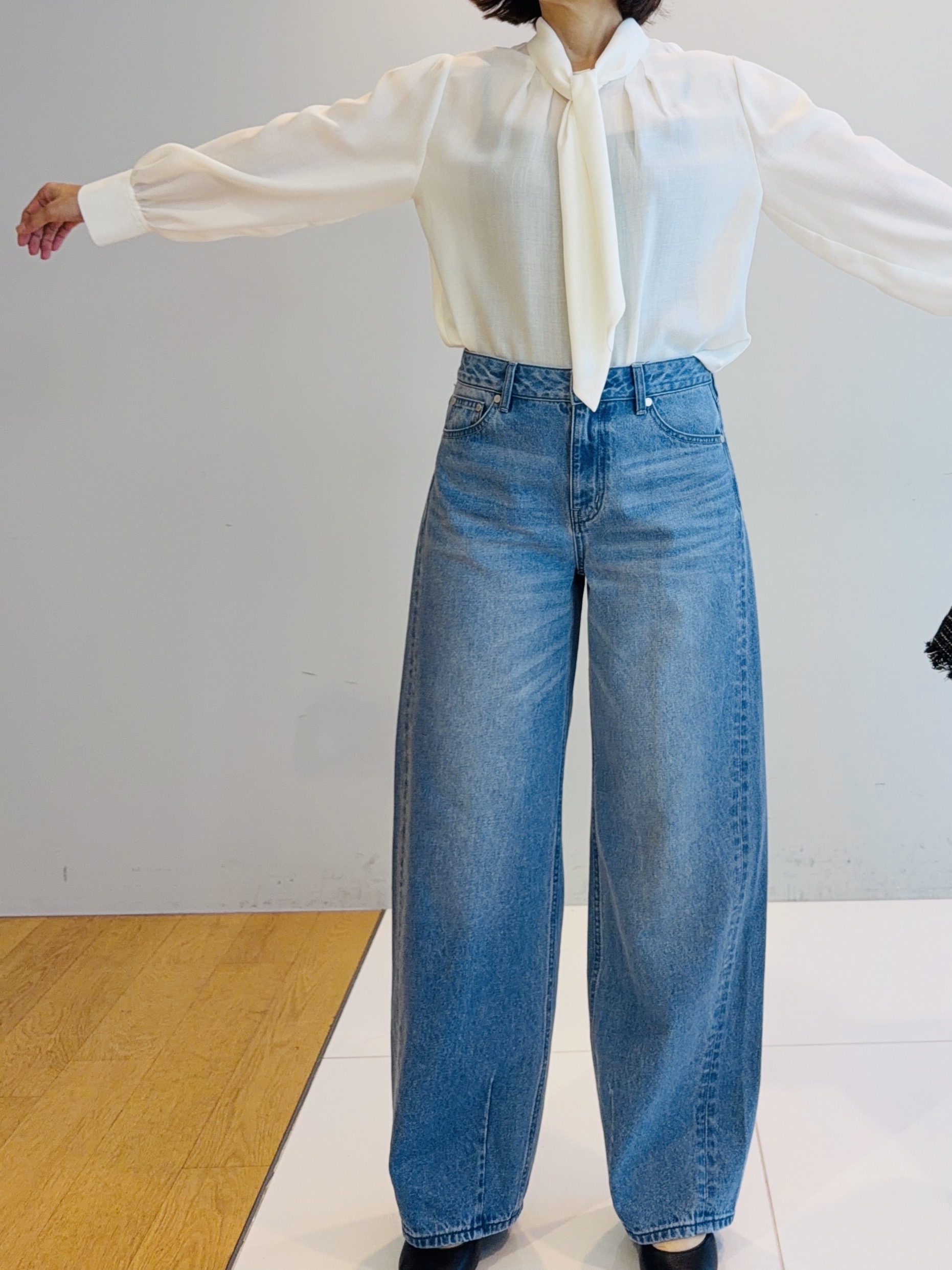 murayamaさんの「INDIVI｜【新作登場！】カーブシルエットデニム」を使ったコーディネート