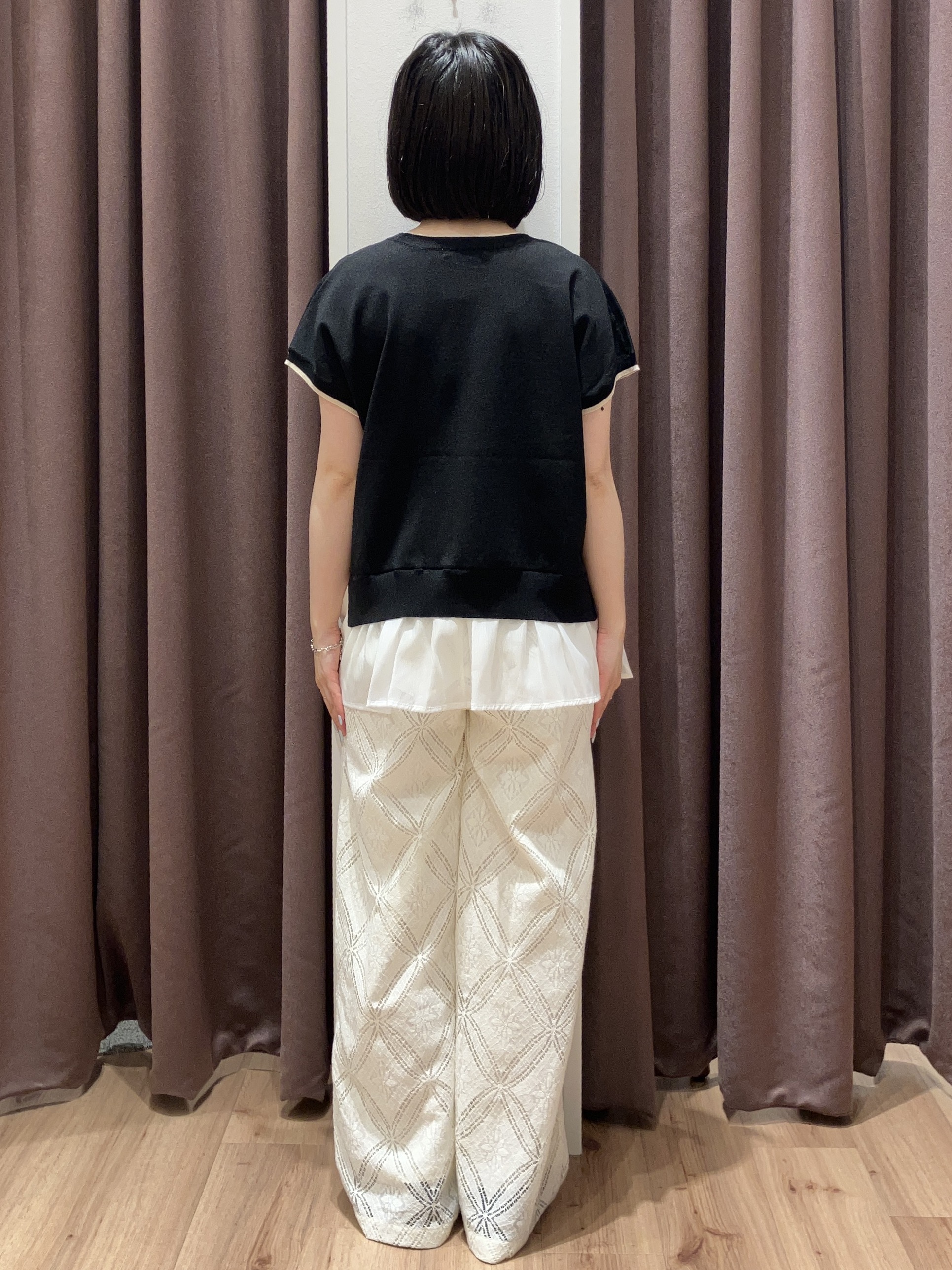 みちゃさんの「grove｜人気デザインが夏verで登場！【体型カバー】裾レイヤードニット」を使ったコーディネート