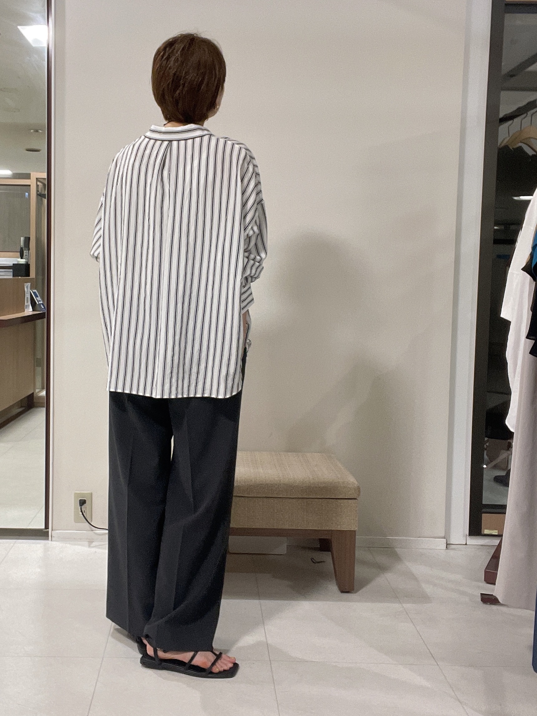 IWAMOさんの「UNTITLED｜【秋映え/羽織り】ストライプシャツ」を使ったコーディネート