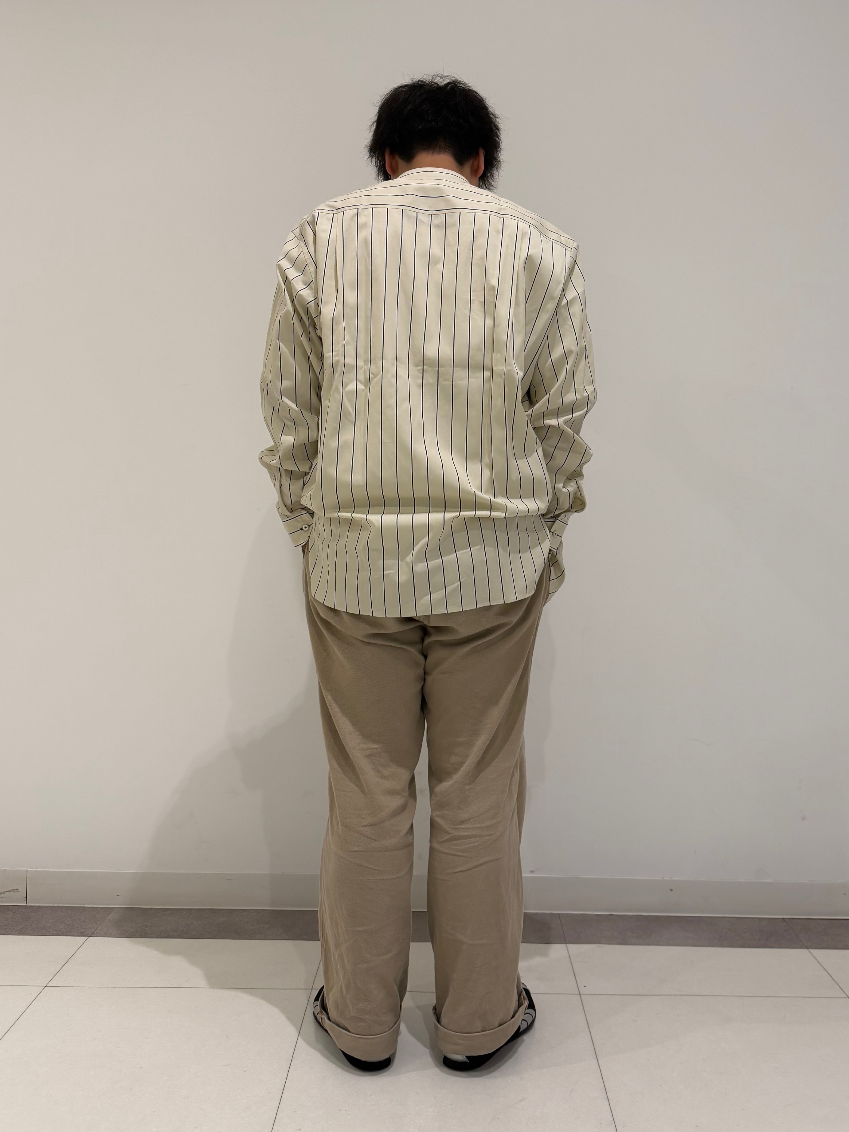 MATSUBARAさんの「DRESSTERIOR｜【日本製】バンドカラー ストライプシャツ」を使ったコーディネート