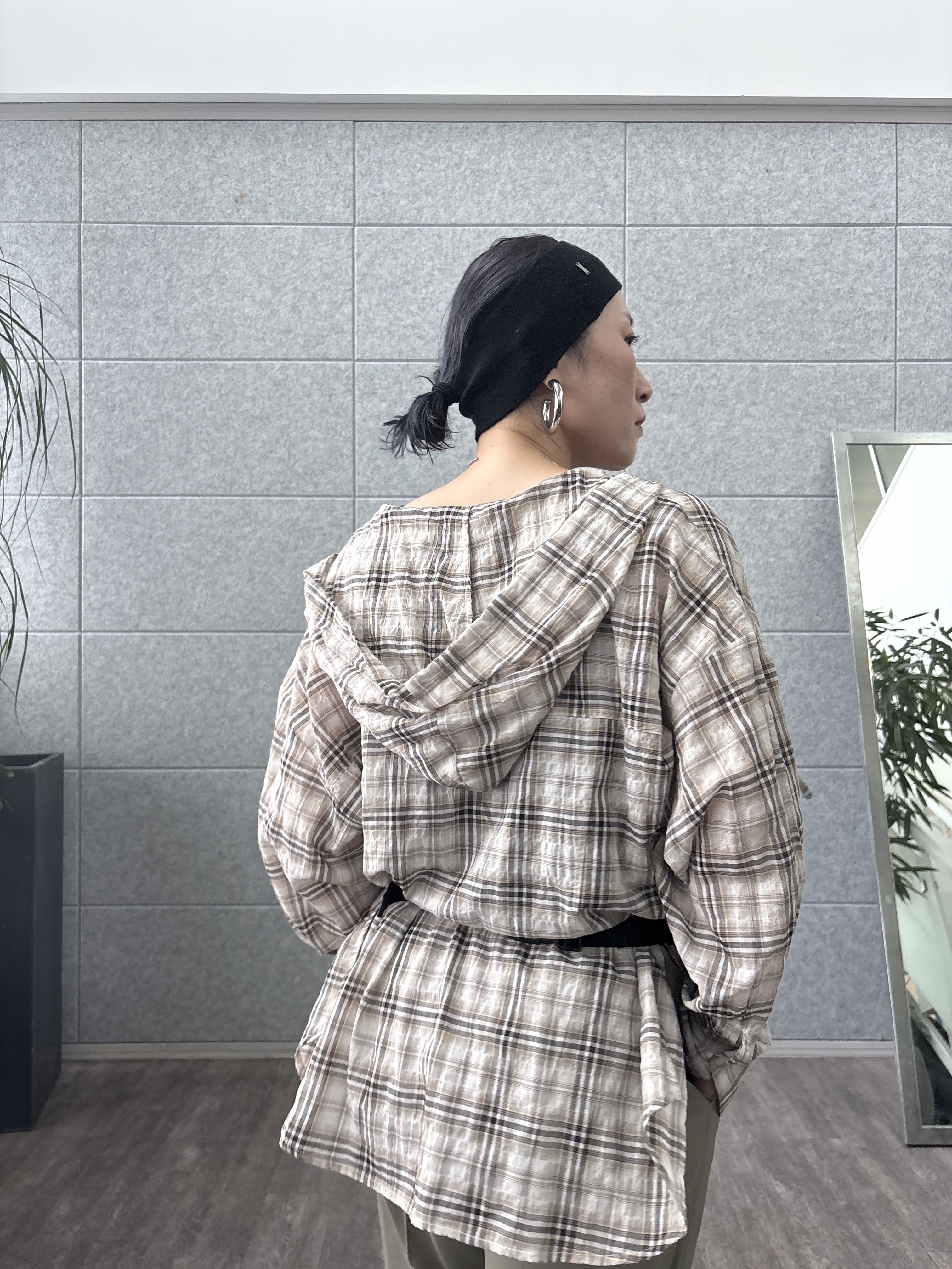 kotakiさんの「INDIVI｜フード付 シアーチェックシャツ」を使ったコーディネート