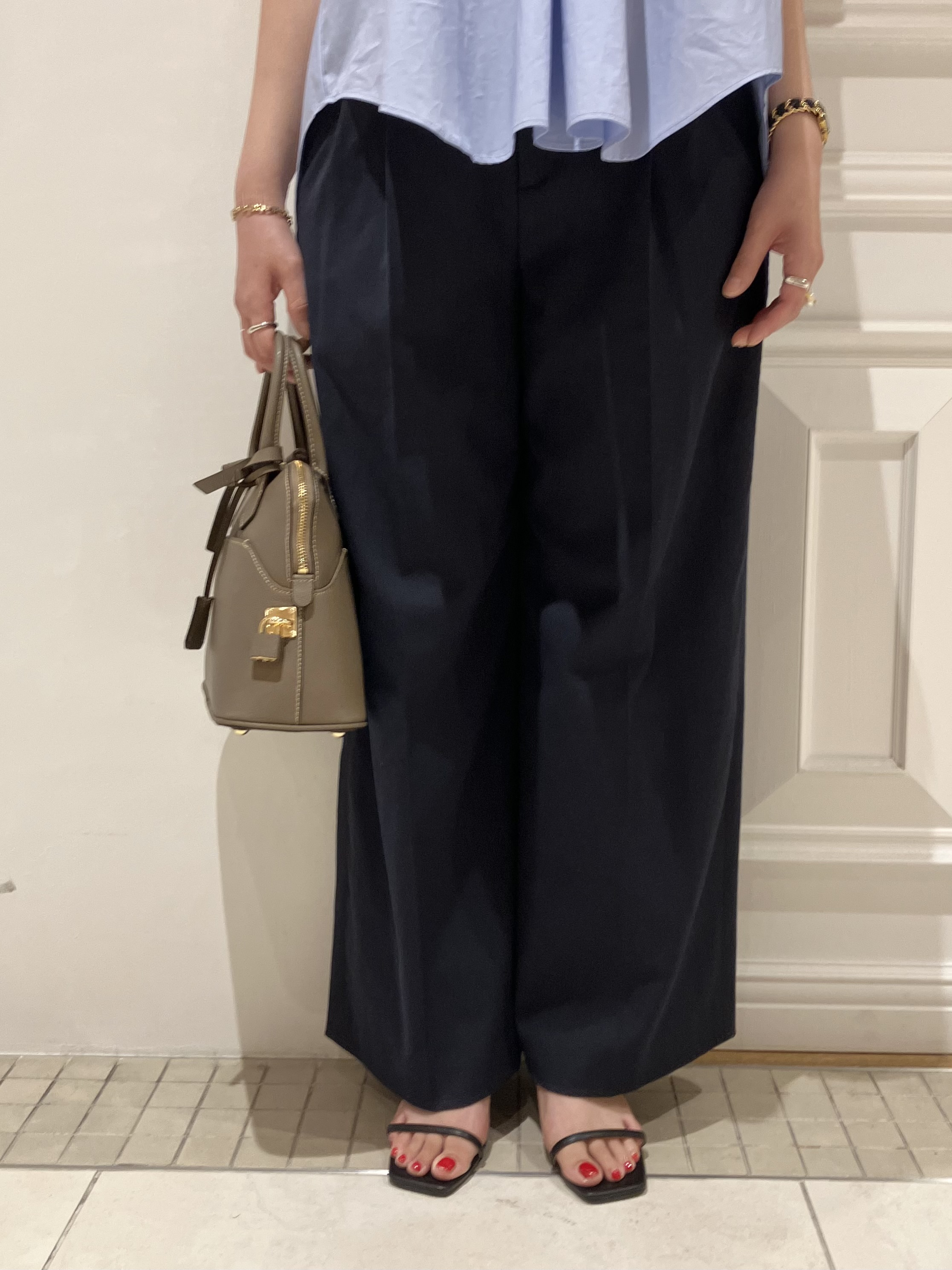 TAJIさんの「DRESSTERIOR｜フレンチスリーブ スキッパーブラウス」を使ったコーディネート
