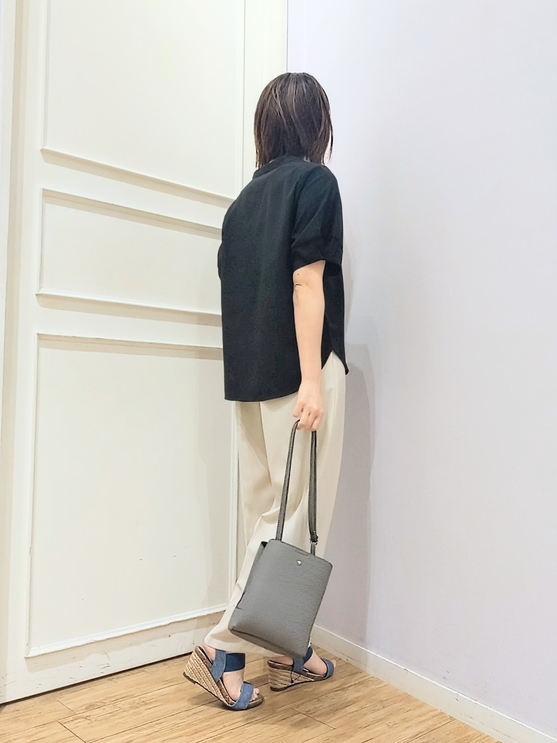 miomioさんの「SHOO･LA･RUE｜【洗濯後しわになりにくい/インせずきまる】シンプルだけど女性らしい 麻調スキッパーブラウス」を使ったコーディネート