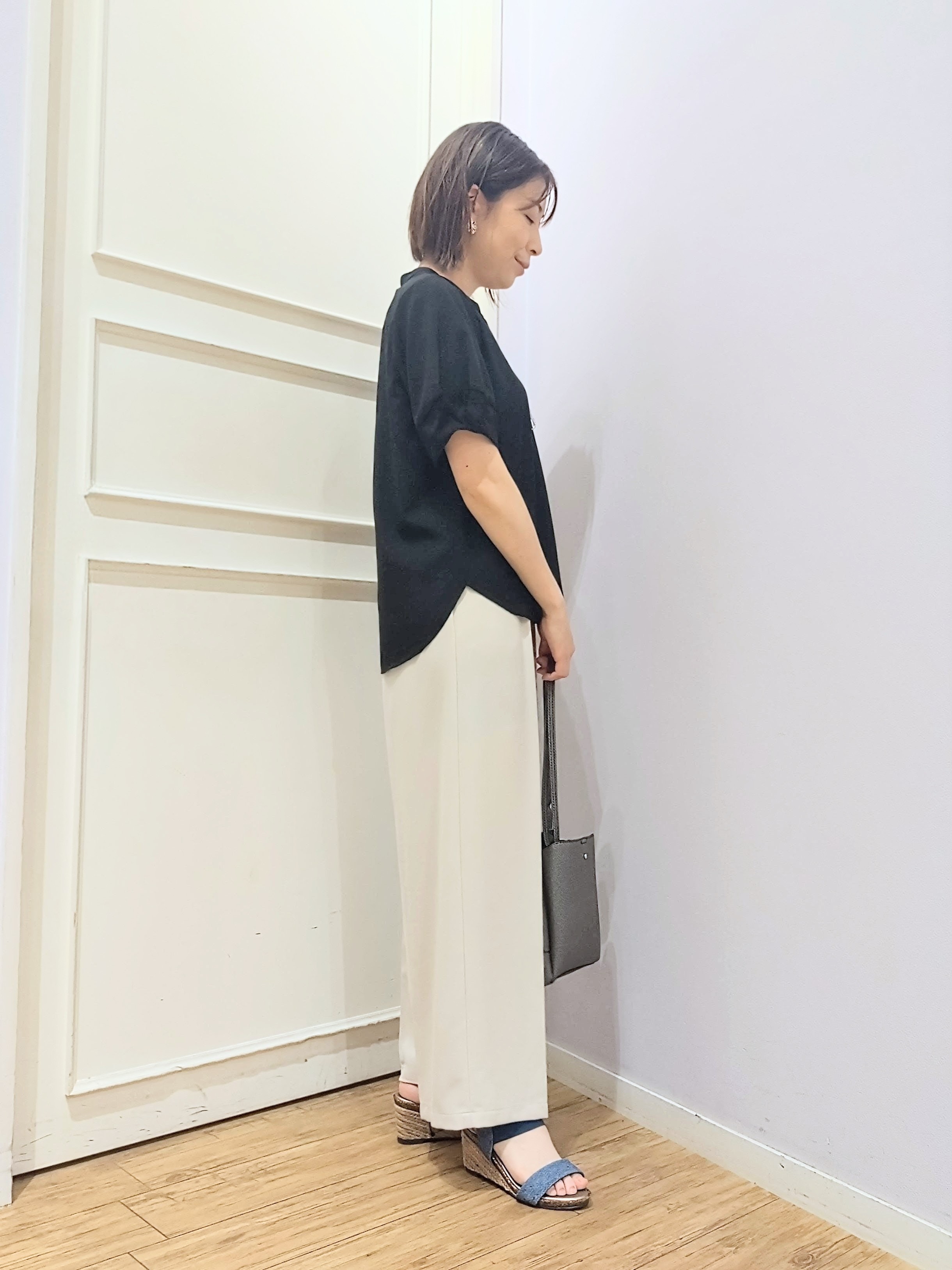 miomioさんの「SHOO･LA･RUE｜【洗濯後しわになりにくい/インせずきまる】シンプルだけど女性らしい 麻調スキッパーブラウス」を使ったコーディネート